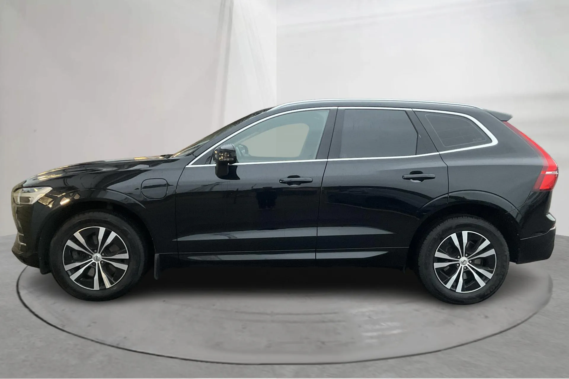 Presentationsfoto 2 av 17: Volvo XC60 T8 AWD Recharge (390hk) - 15 535 mil - Automat - svart - 2020