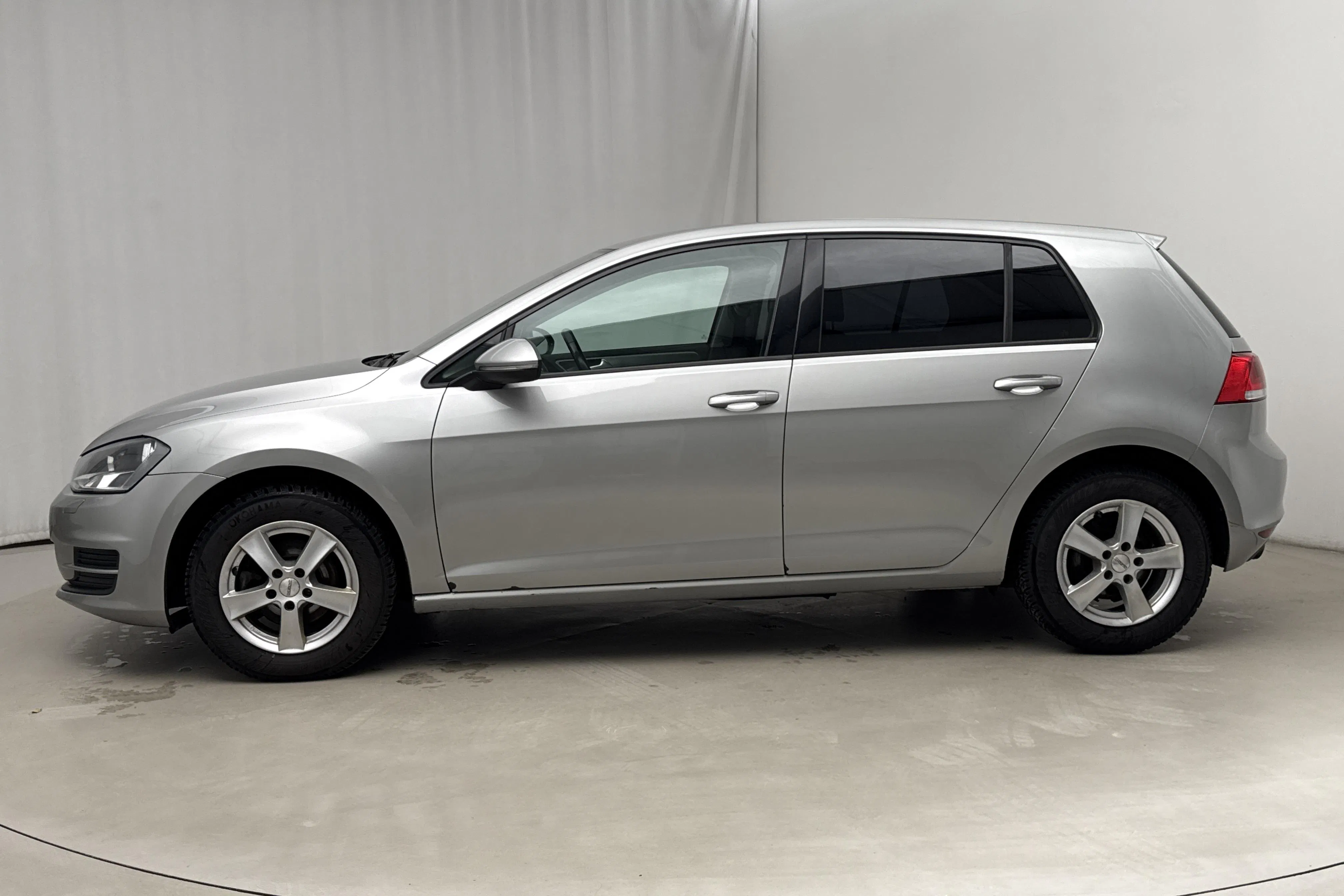 Presentationsfoto 2 av 16: VW Golf VII 1.2 TSI 5dr (110hk) - 16 108 mil - Manuell - silver - 2016