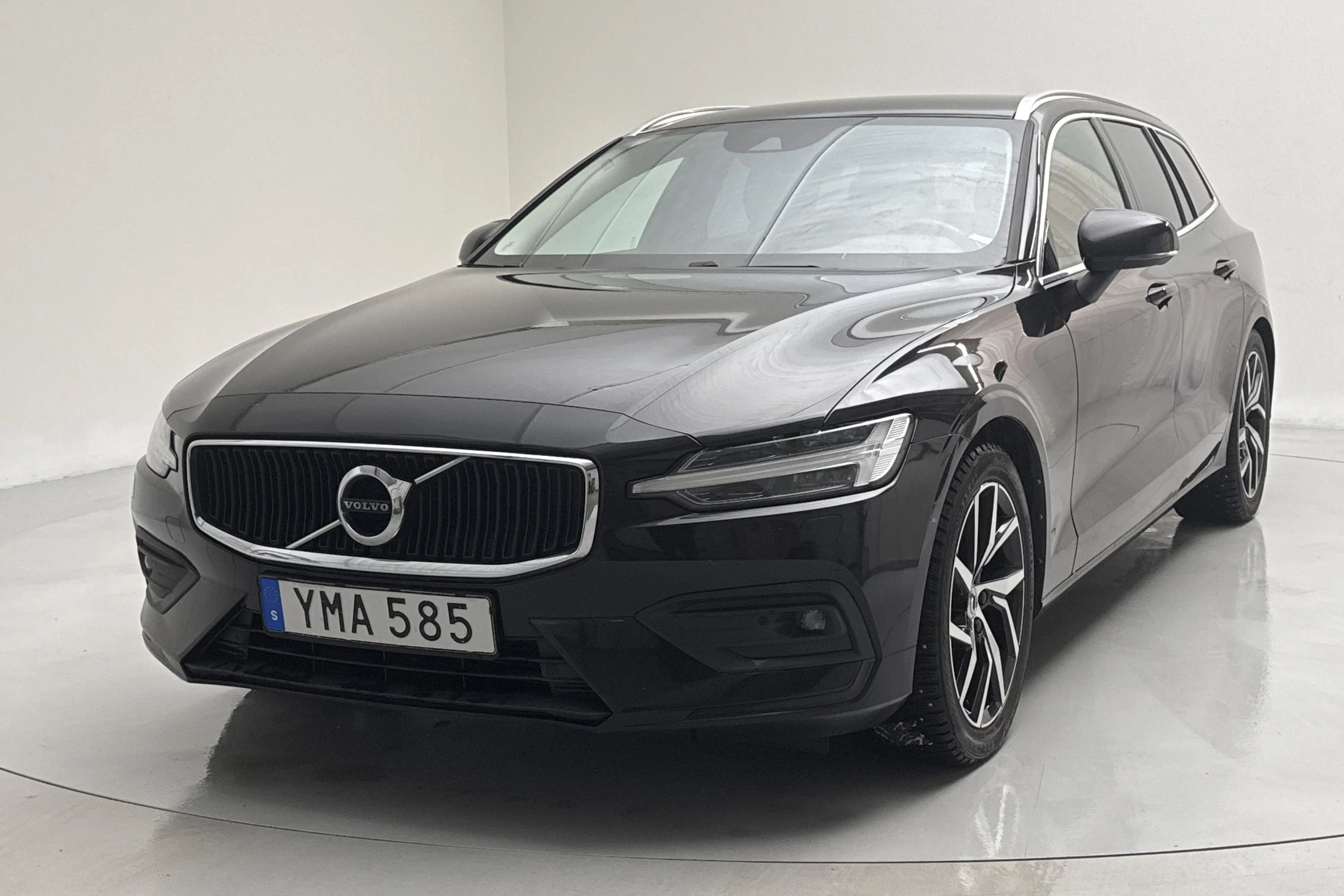 Presentation photo 1 of 16: Volvo V60 D4 (190hk) - 141 880 km - Automatic - black - 2019
