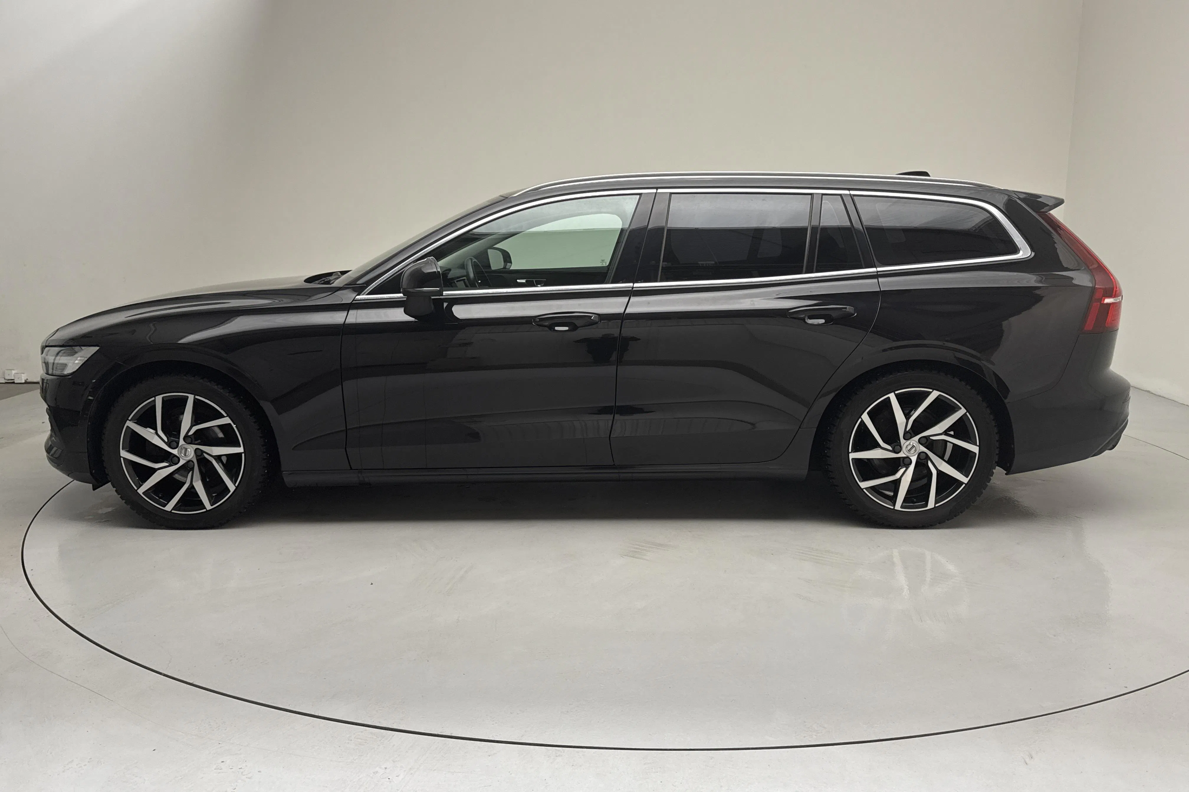 Presentation photo 2 of 16: Volvo V60 D4 (190hk) - 141 880 km - Automatic - black - 2019