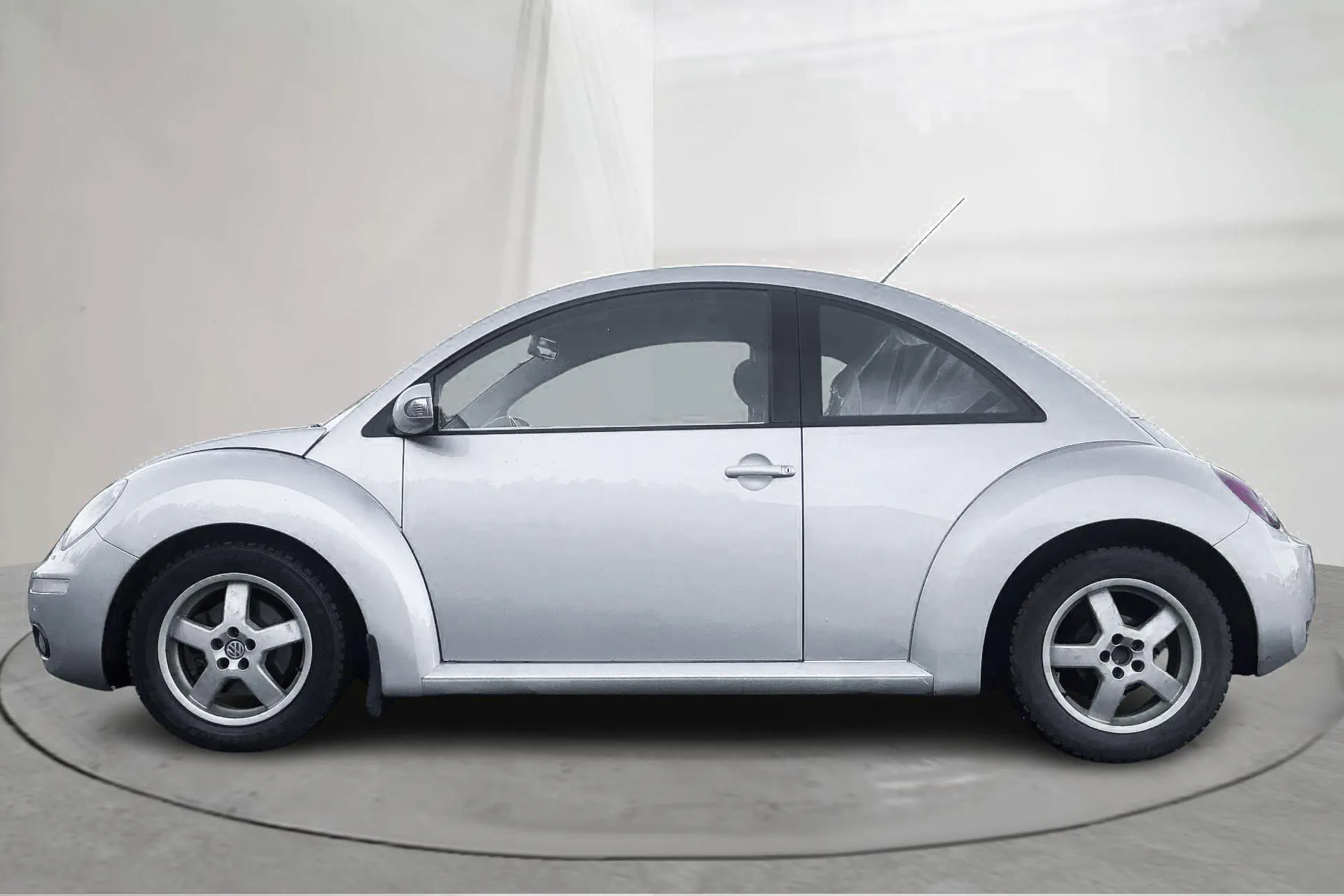 Presentationsfoto 2 av 14: VW Beetle 1.8T (150hk) - 16 240 mil - Manuell - silver - 2008