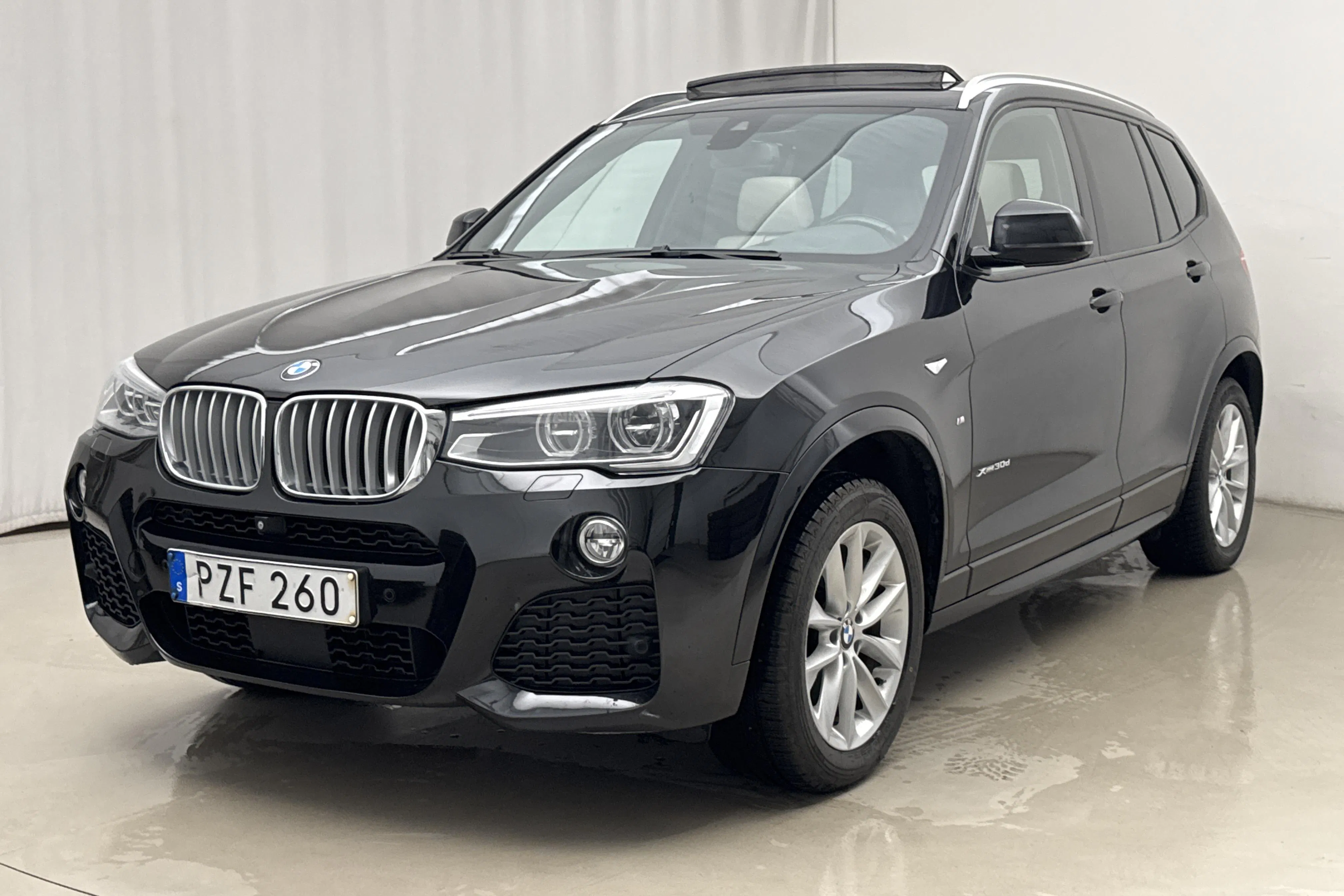 Presentationsfoto 1 av 23: BMW X3 xDrive30d, F25 (258hk) - 9 635 mil - Automat - svart - 2016