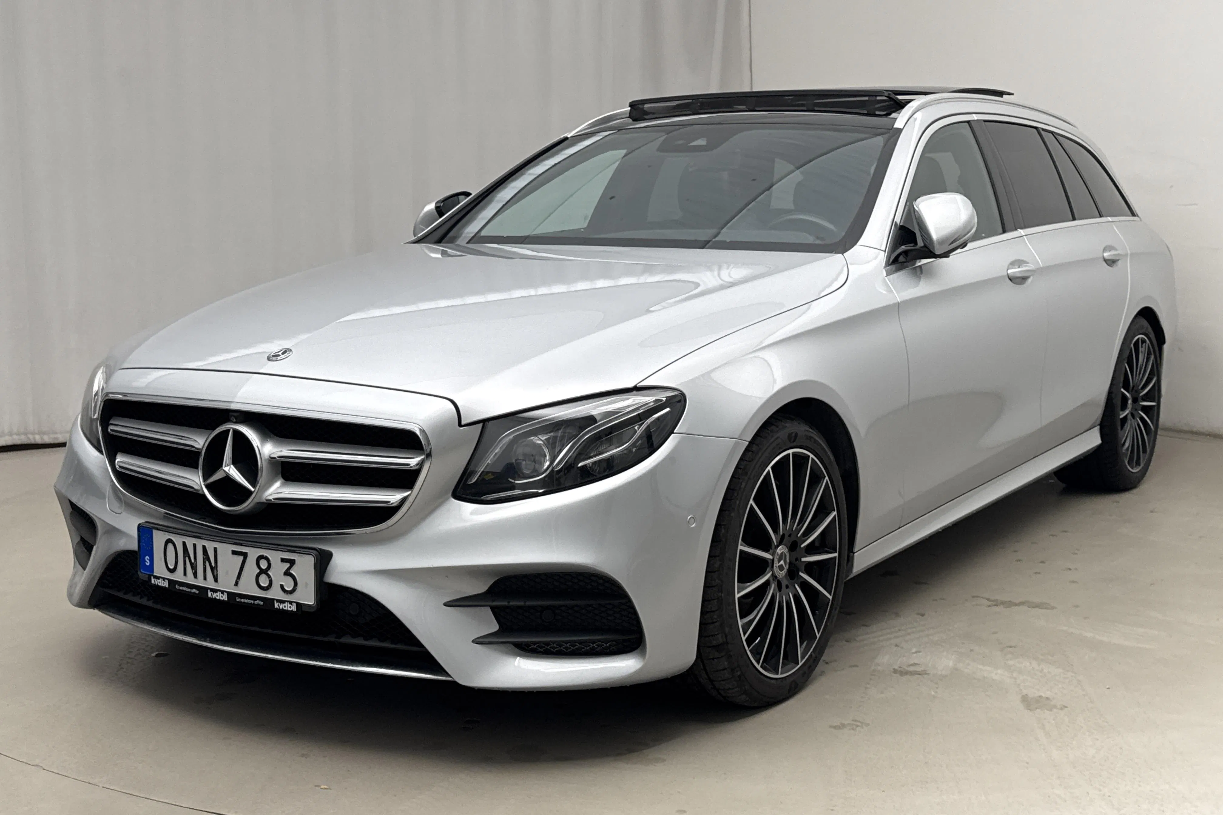 Presentationsfoto 1 av 20: Mercedes E 220 d Kombi S213 (194hk) - 11 058 mil - Automat - silver - 2019