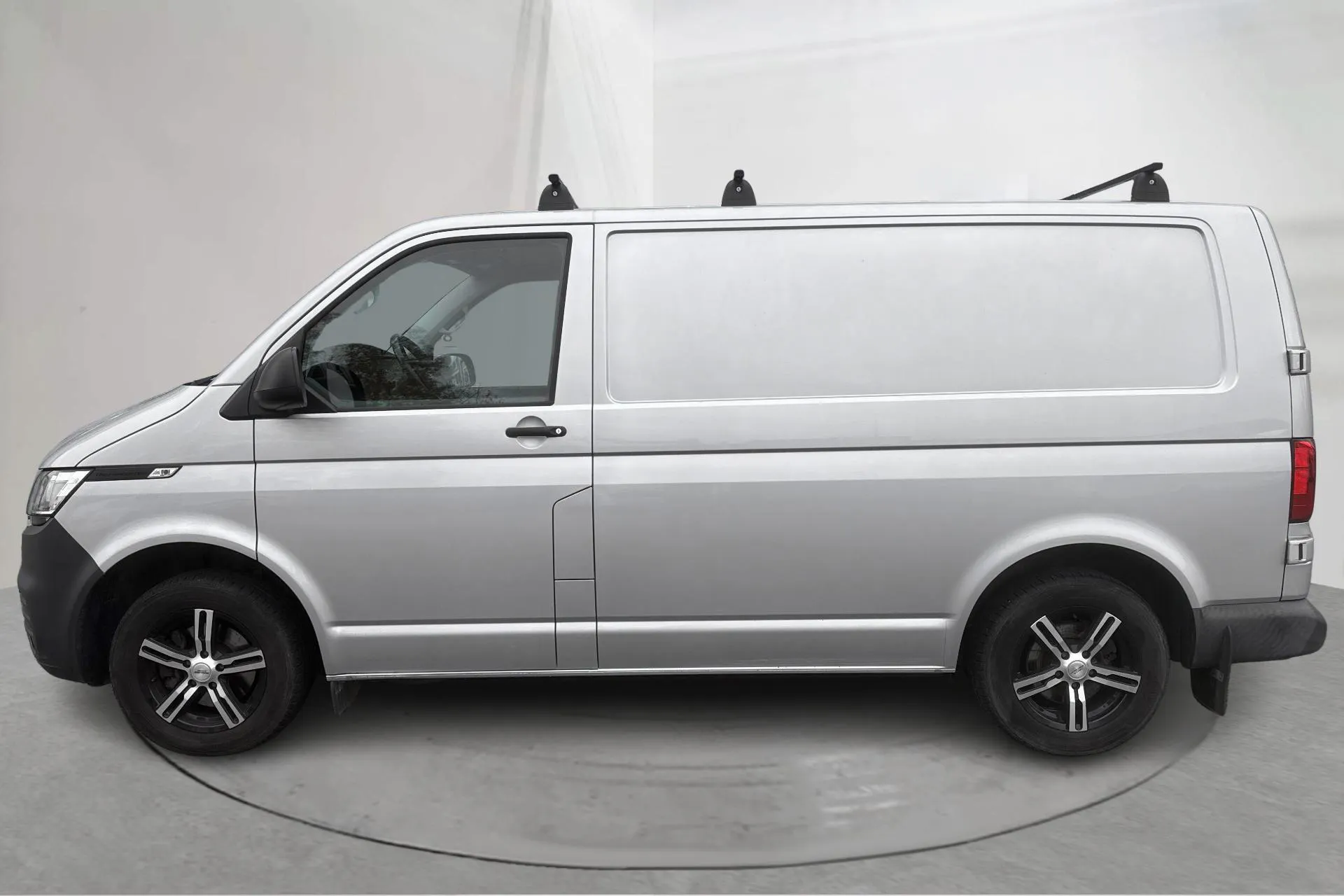 Presentation photo 2 of 17: VW Transporter T6.1 Skåp TDI (110hk) - 80 910 km - Manual - silver - 2020