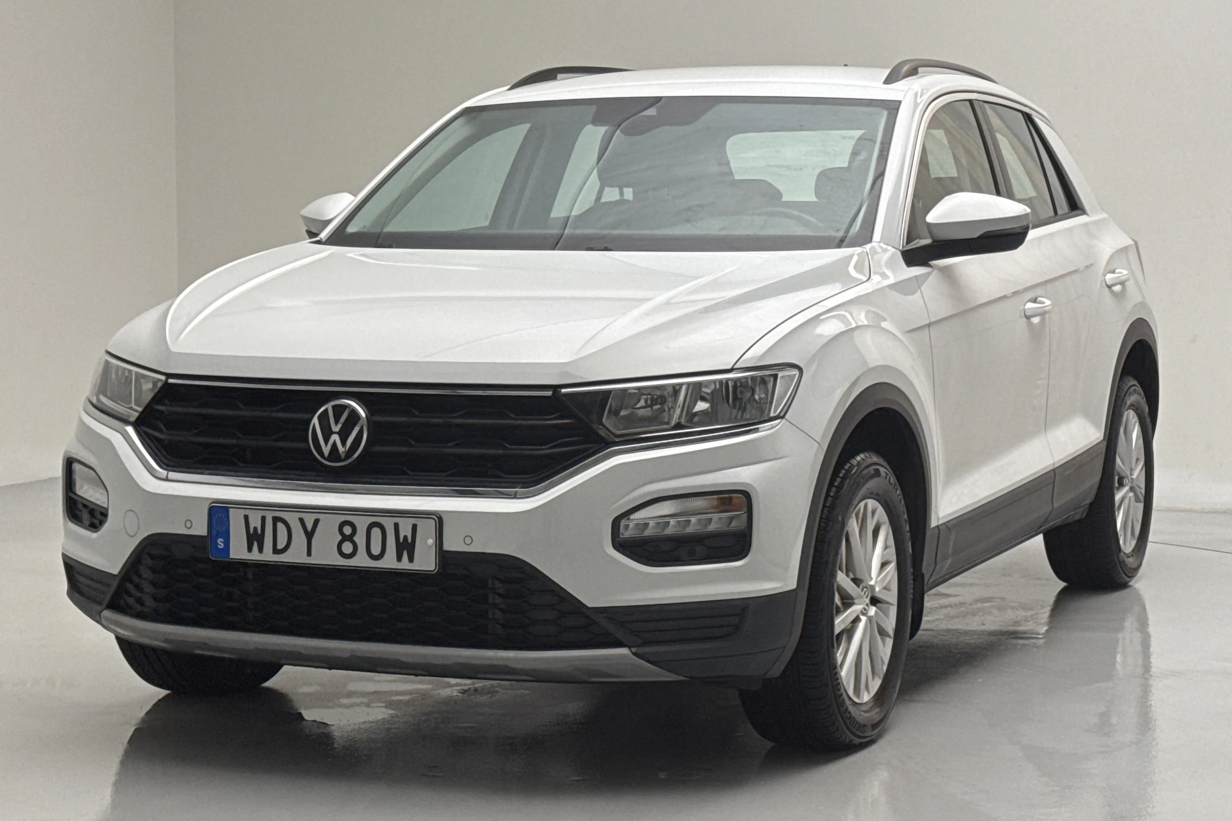 Presentationsfoto 1 av 12: VW T-Roc 1.5 TSI (150hk) - 4 039 mil - Automat - vit - 2021