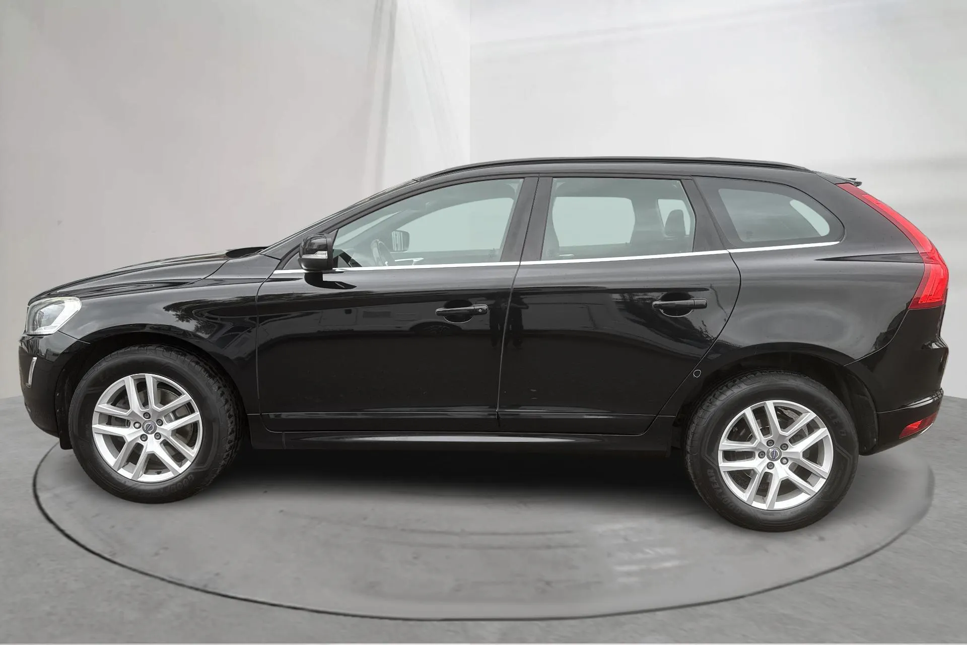 Presentationsfoto 2 av 18: Volvo XC60 D4 AWD (190hk) - 14 581 mil - Automat - svart - 2017