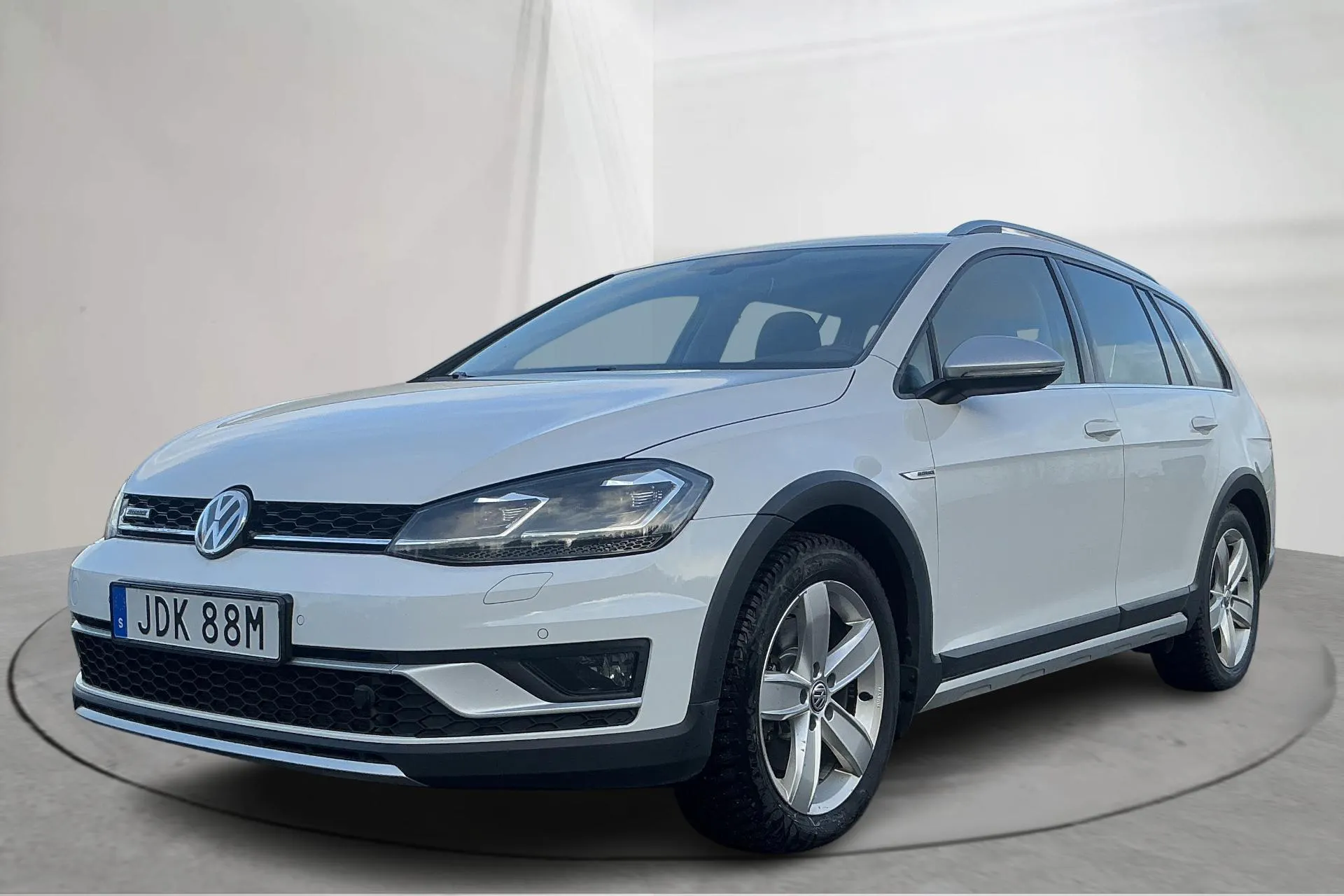 Presentation photo 1 of 16: VW Golf Alltrack 2.0 TDI 4MOTION (184hk) - 287 120 km - Automatic - white - 2020