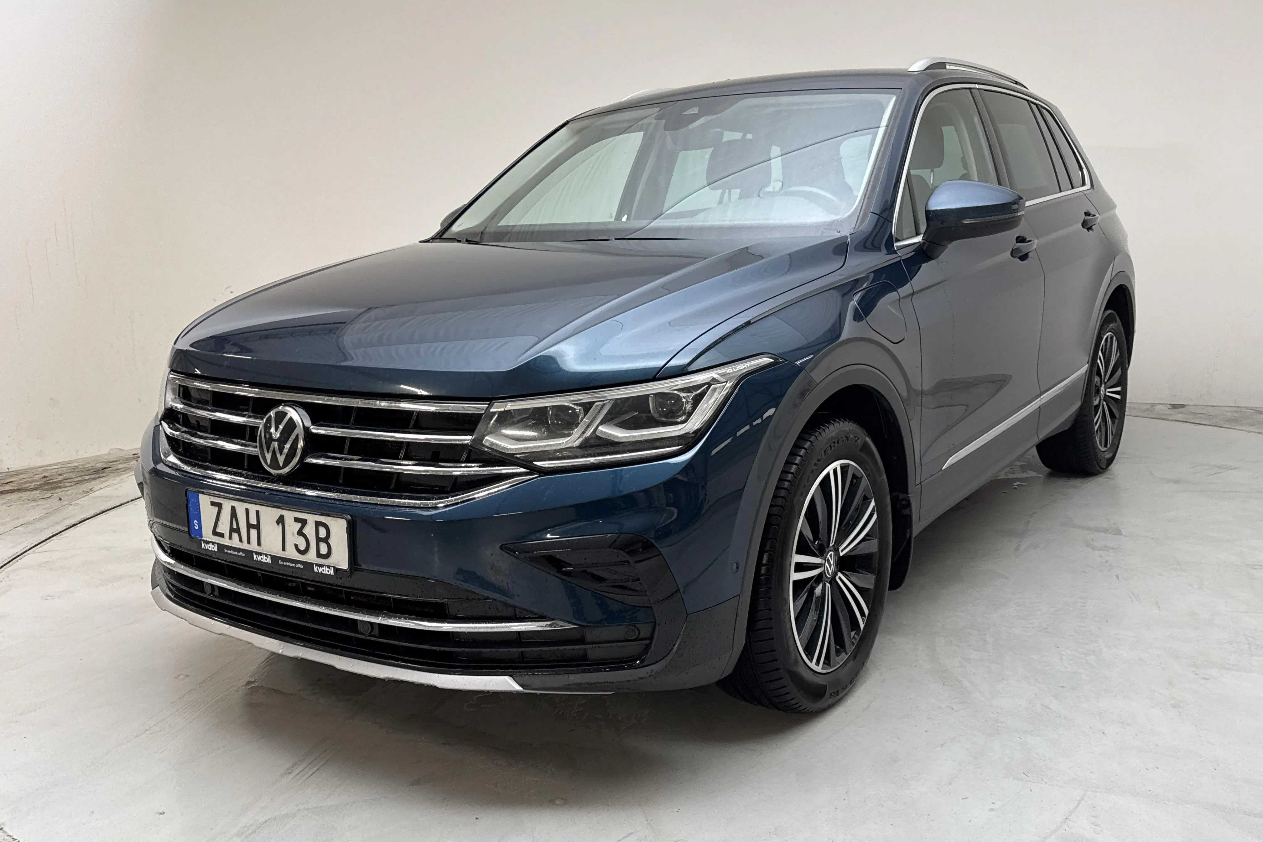 Presentation photo 1 of 18: VW Tiguan 1.4 TSI eHybrid (245hk) - 261 290 km - Automatic - blue - 2021