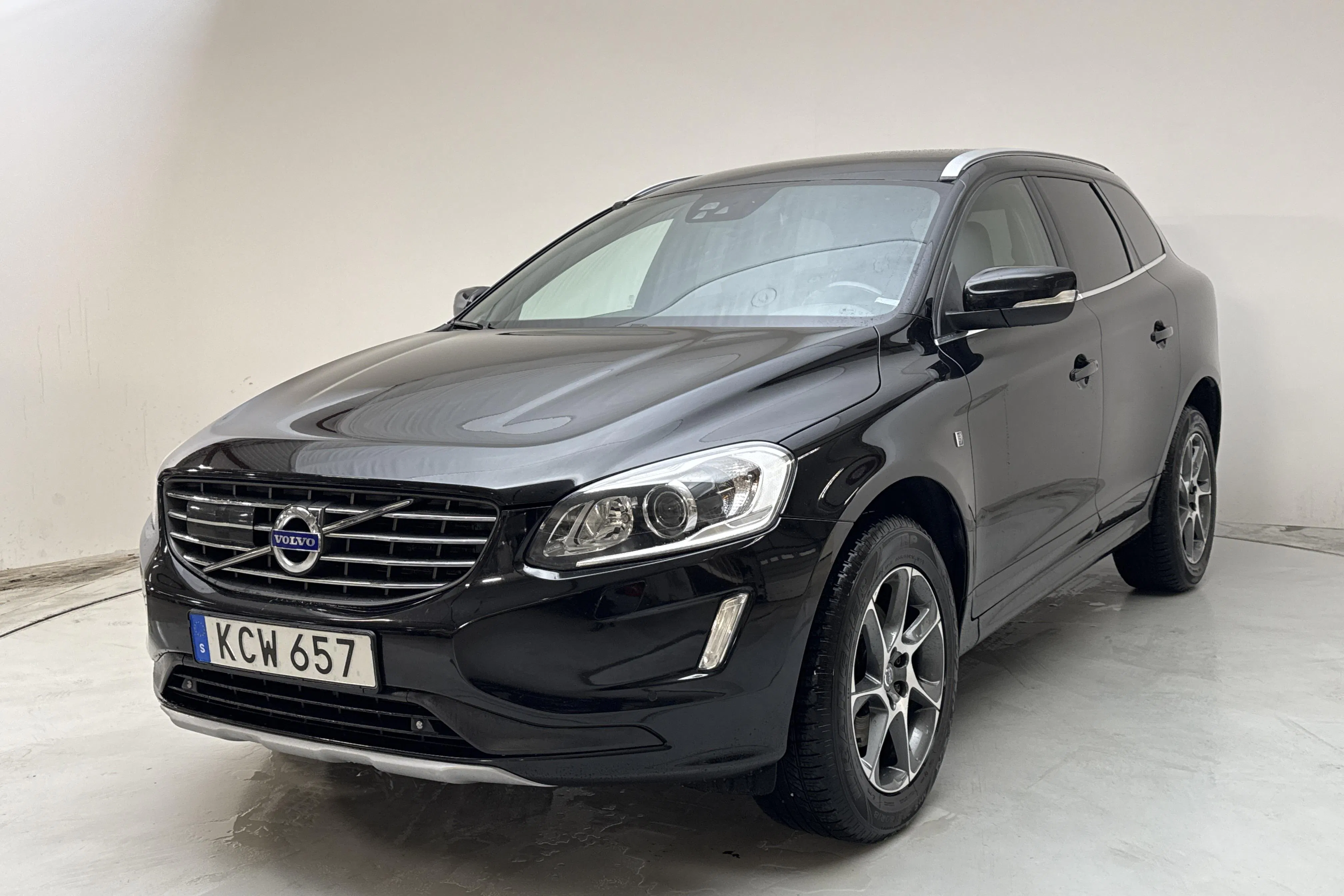 Presentationsfoto 1 av 13: Volvo XC60 D4 2WD (190hk) - 16 404 mil - Automat - svart - 2016