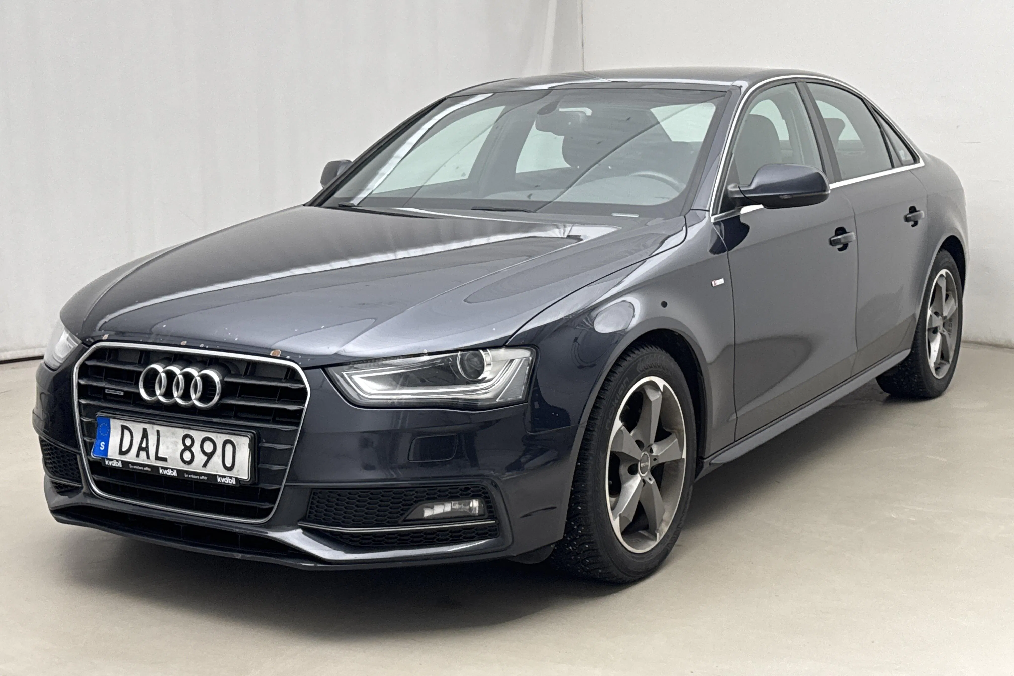 Presentationsfoto 1 av 15: Audi A4 2.0 TDI clean diesel quattro (190hk) - 14 542 mil - Manuell - blå - 2015