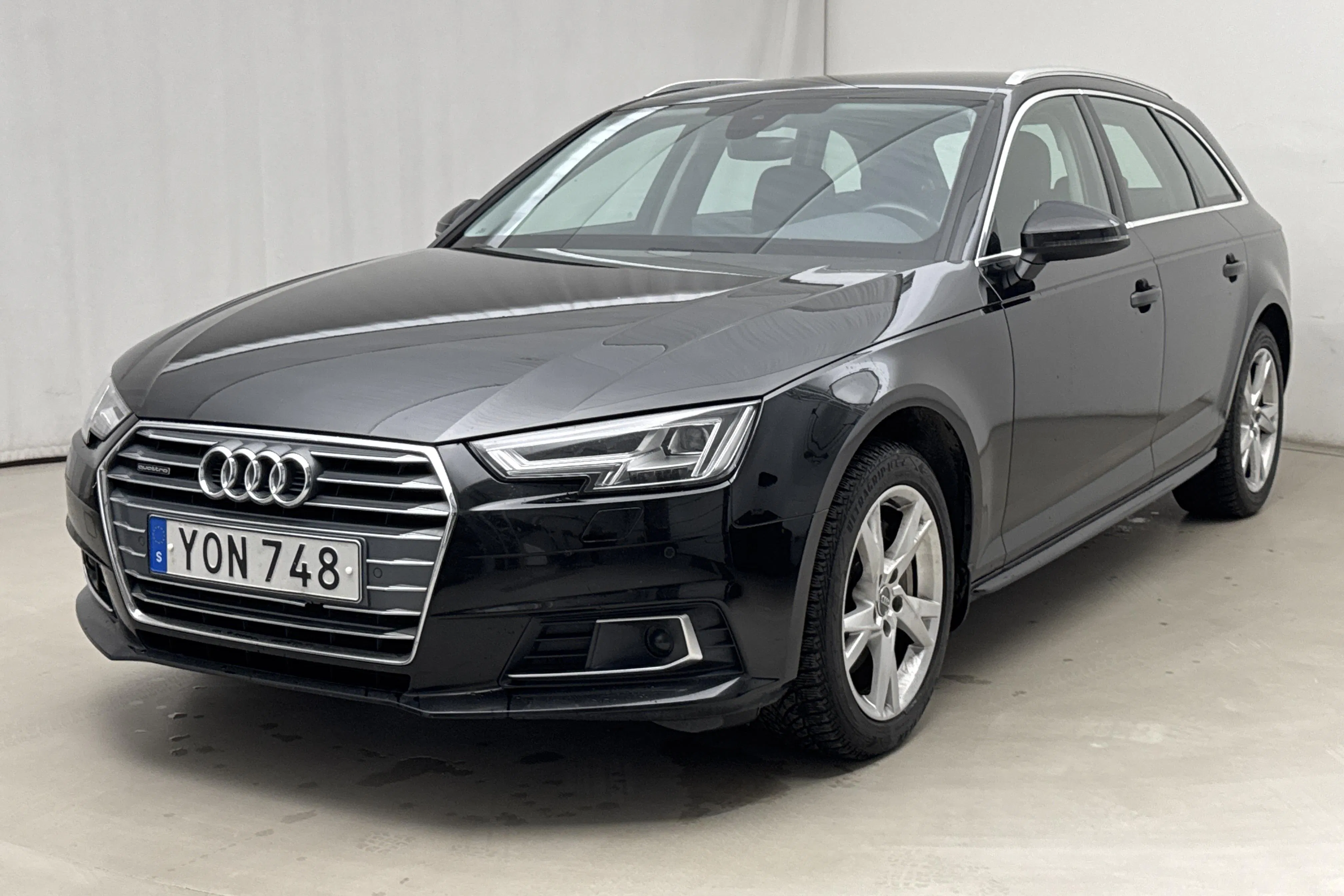 Presentationsfoto 1 av 17: Audi A4 2.0 TDI Avant quattro (190hk) - 18 430 mil - Automat - svart - 2018