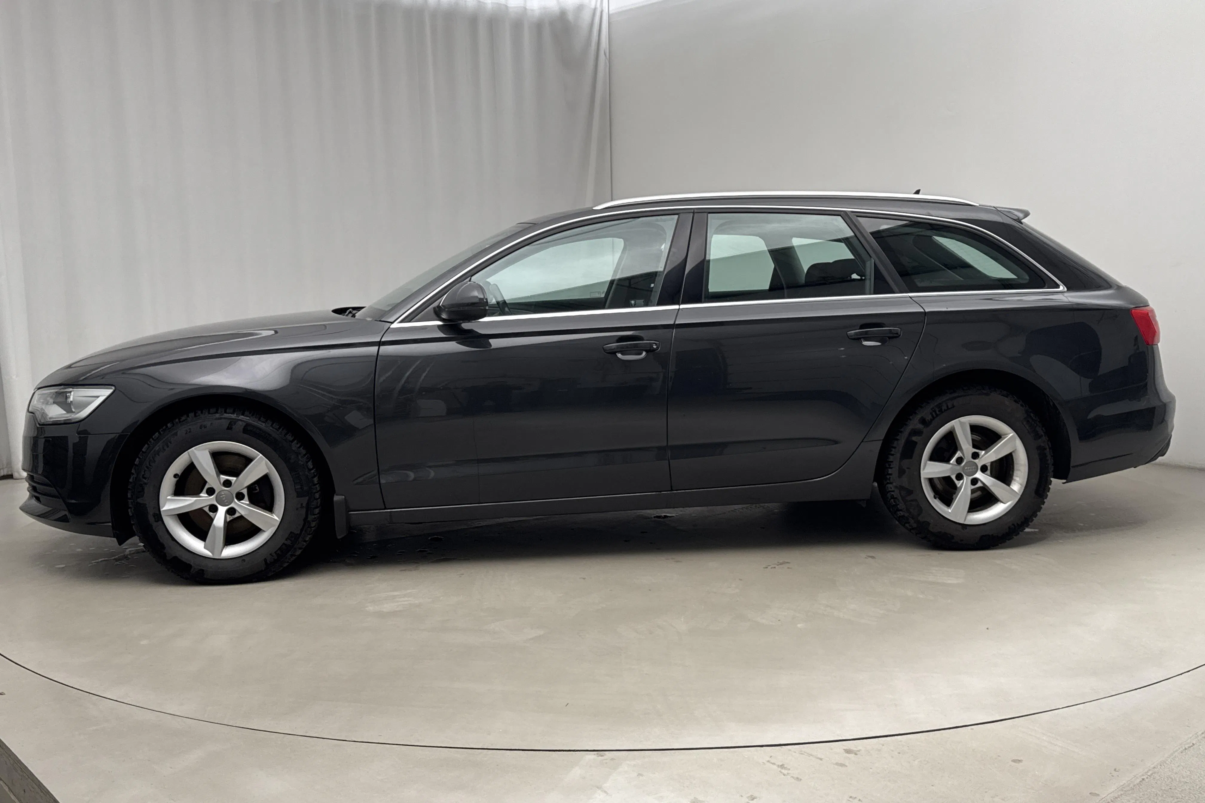 Presentationsfoto 2 av 19: Audi A6 2.0 TDI Avant (177hk) - 22 974 mil - Manuell - grå - 2012