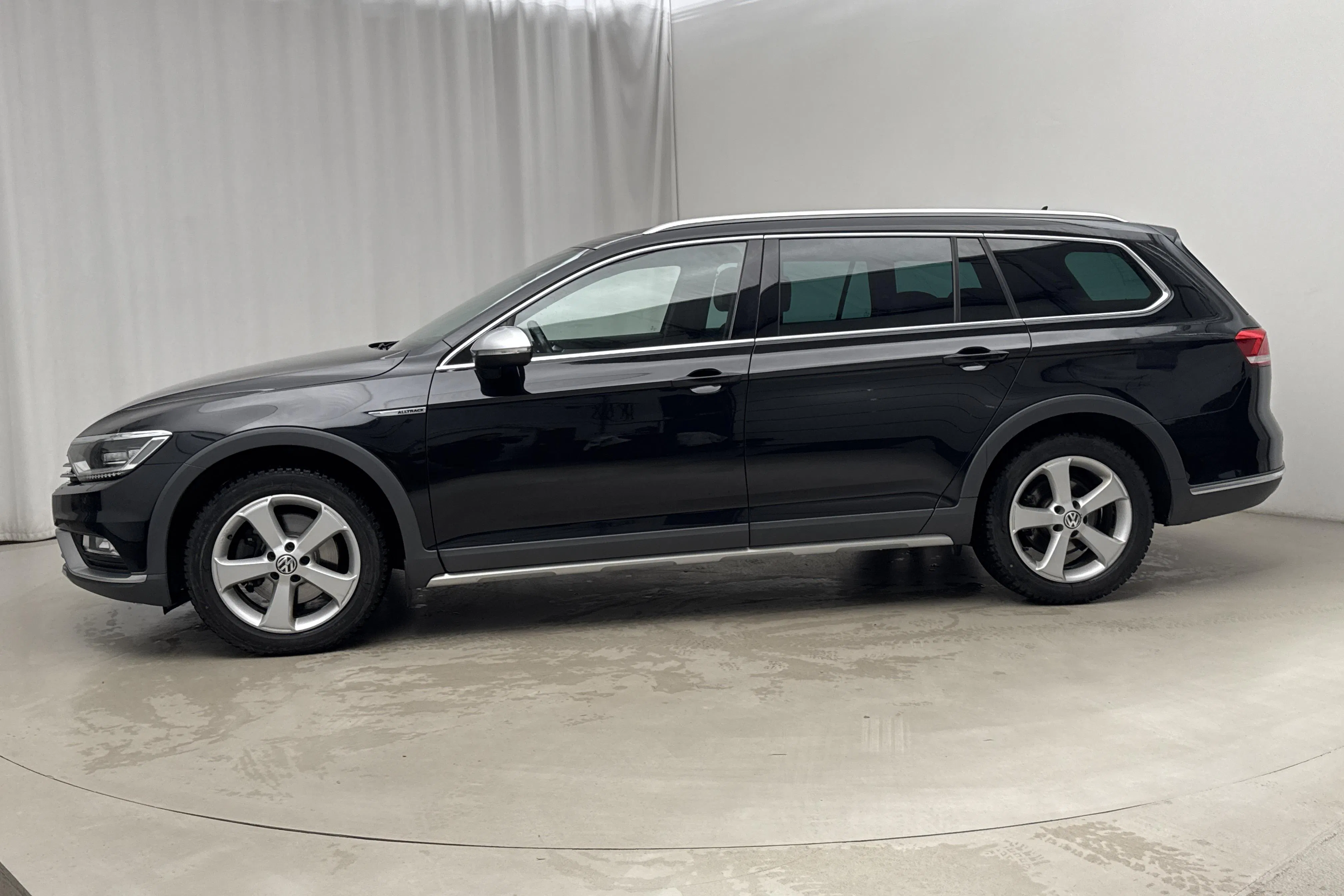 Presentationsfoto 2 av 19: VW Passat Alltrack 2.0 TDI 4MOTION (190hk) - 15 715 mil - Automat - svart - 2018