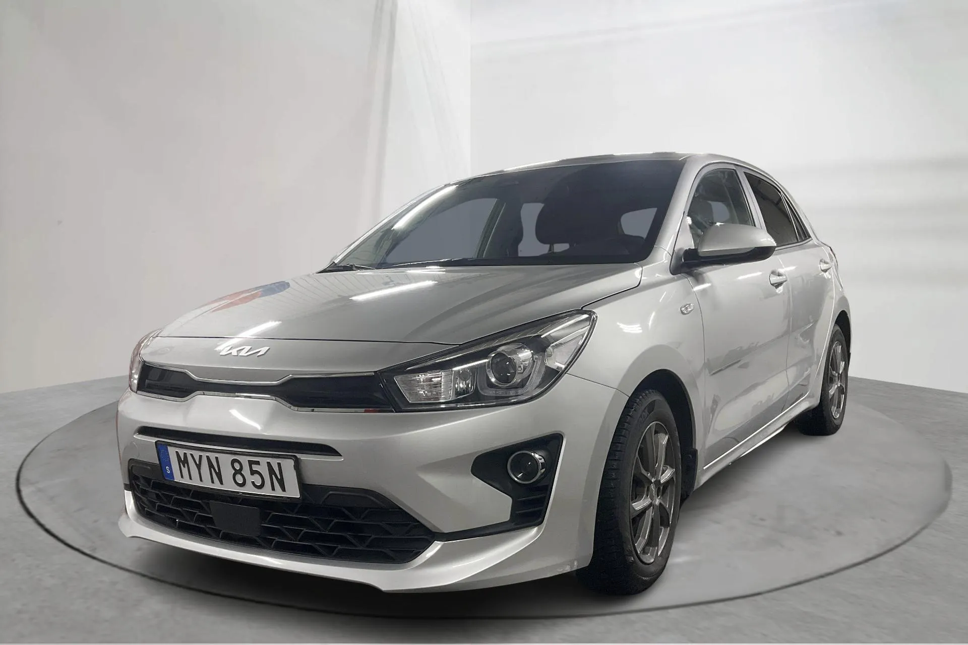 Presentation photo 1 of 14: KIA Rio 1.0 T-GDi (100hk) - 41 150 km - Manual - gray - 2022
