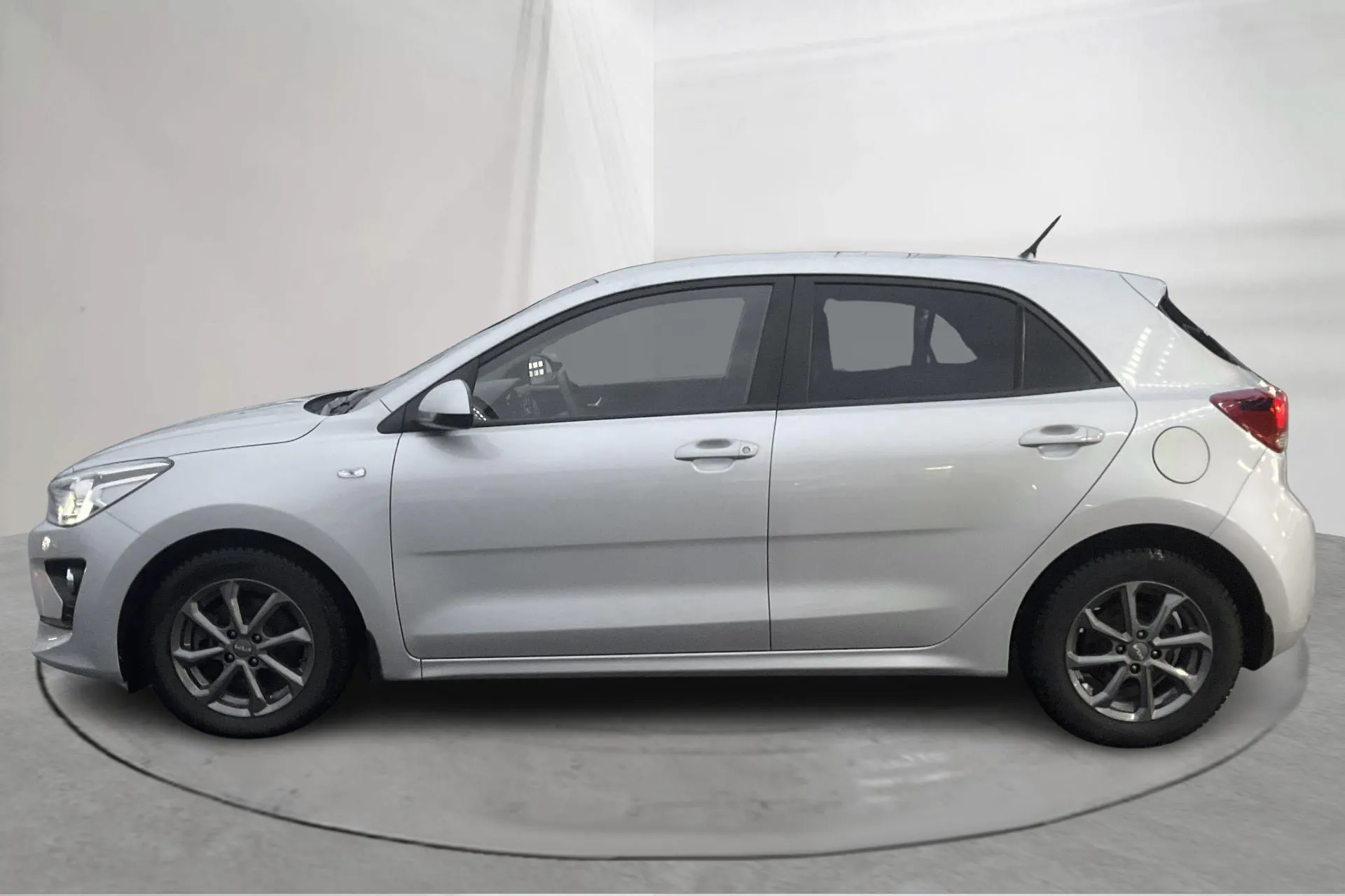 Presentation photo 2 of 14: KIA Rio 1.0 T-GDi (100hk) - 41 150 km - Manual - gray - 2022
