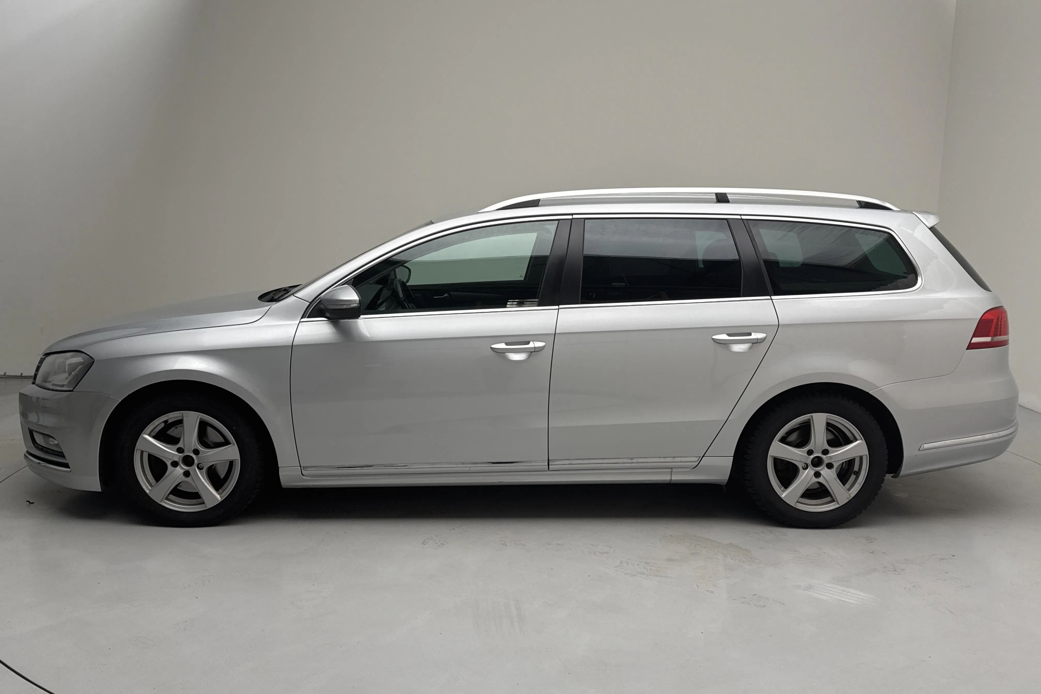 Presentation photo 2 of 15: VW Passat 2.0 TDI BlueMotion Technology Variant 4Motion (170hk) - 170 100 km - Automatic - silver - 2013
