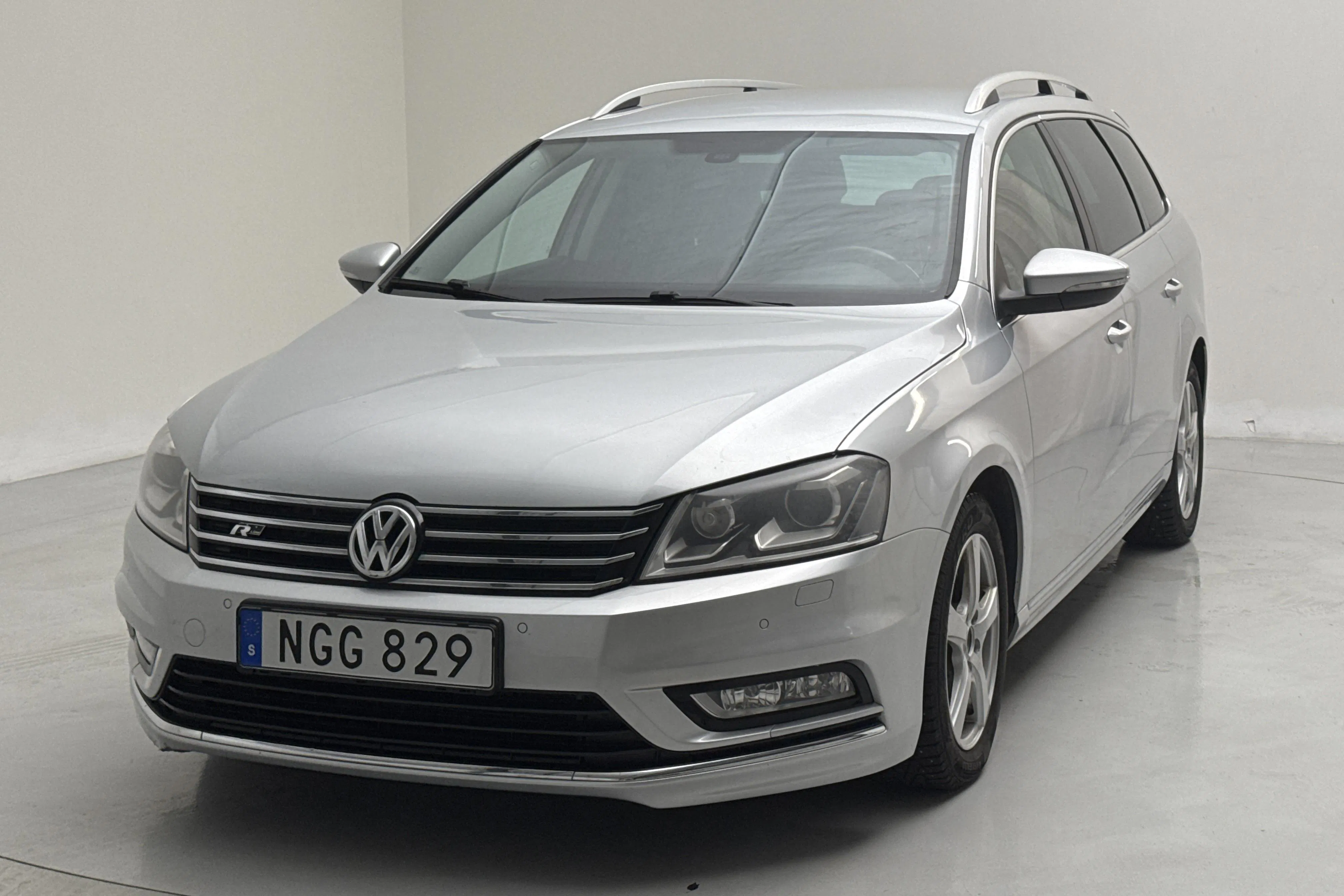 Presentation photo 1 of 15: VW Passat 2.0 TDI BlueMotion Technology Variant 4Motion (170hk) - 170 100 km - Automatic - silver - 2013