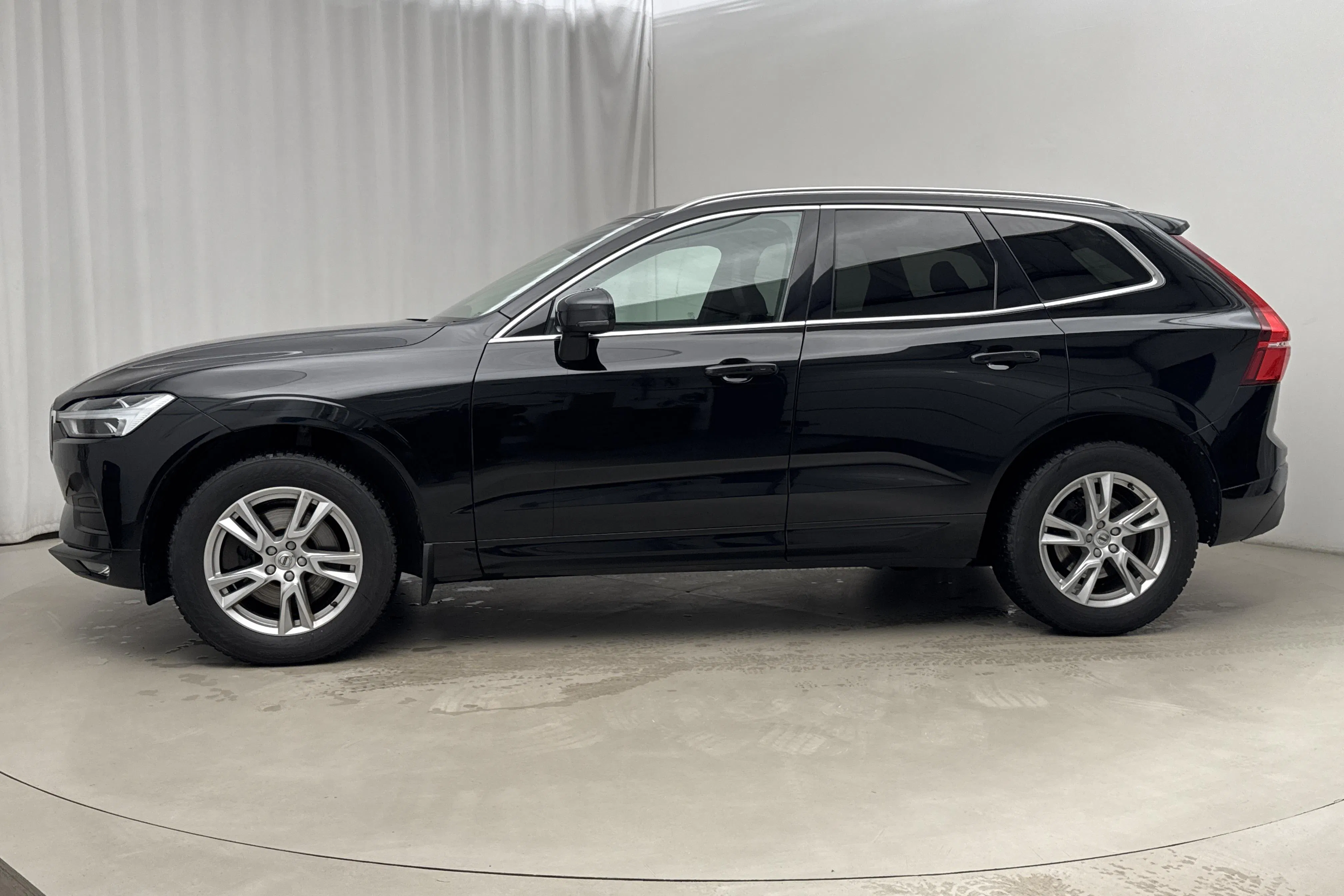 Presentationsfoto 2 av 21: Volvo XC60 D4 AWD (190hk) - 16 610 mil - Automat - svart - 2019