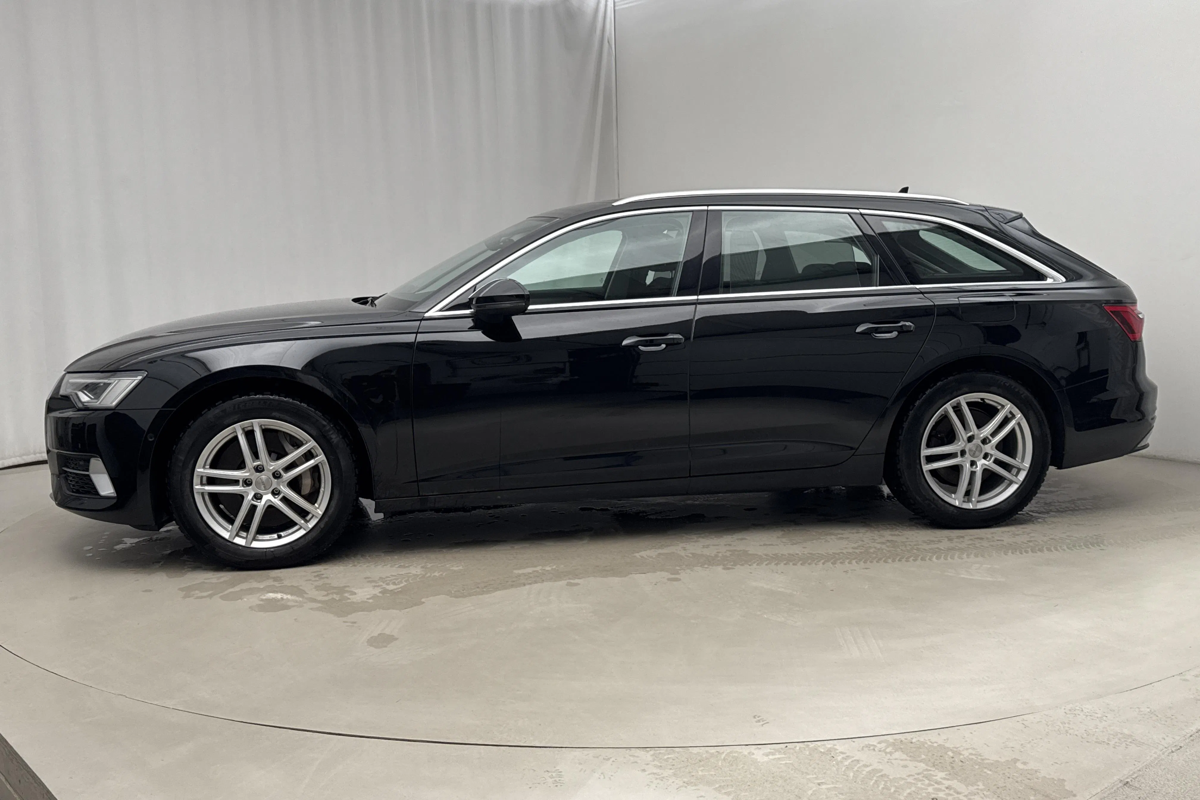 Presentationsfoto 2 av 23: Audi A6 Avant 50 TFSI e quattro (299hk) - 10 008 mil - Automat - svart - 2024