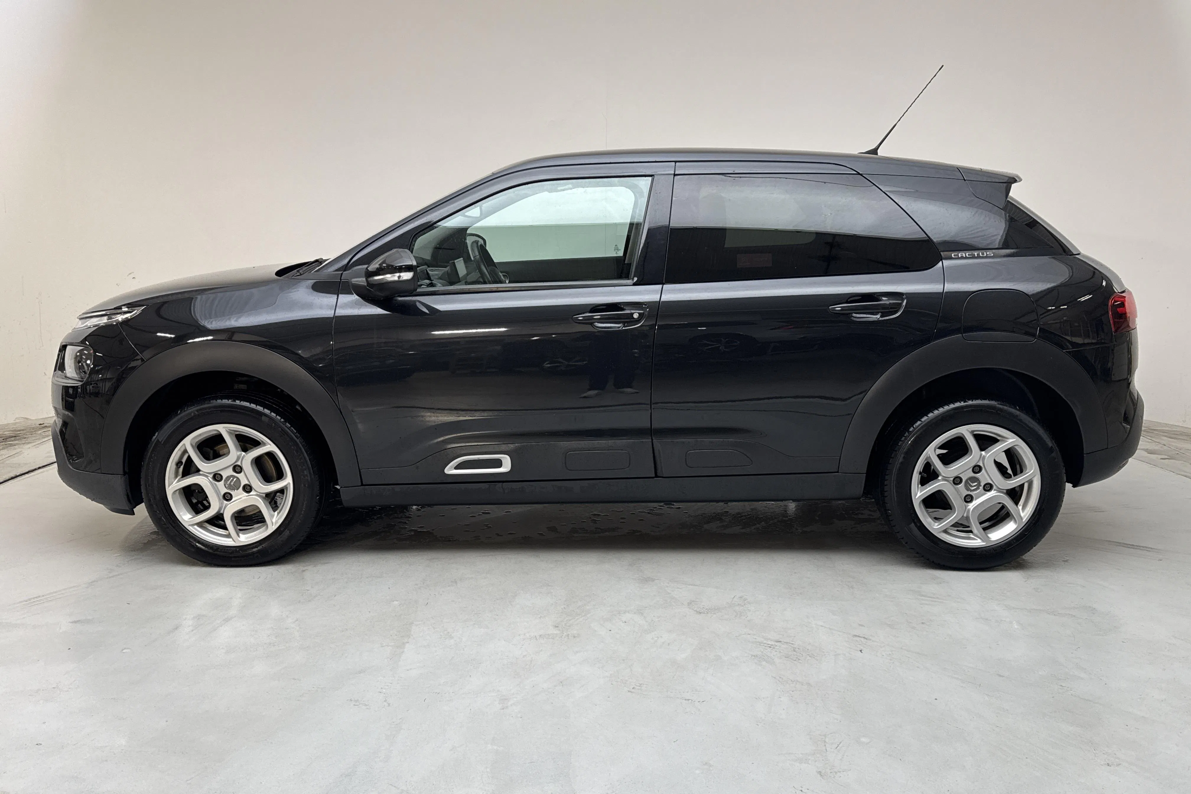Presentationsfoto 2 av 14: Citroën C4 Cactus PureTech (130hk) - 4 940 mil - Automat - svart - 2020