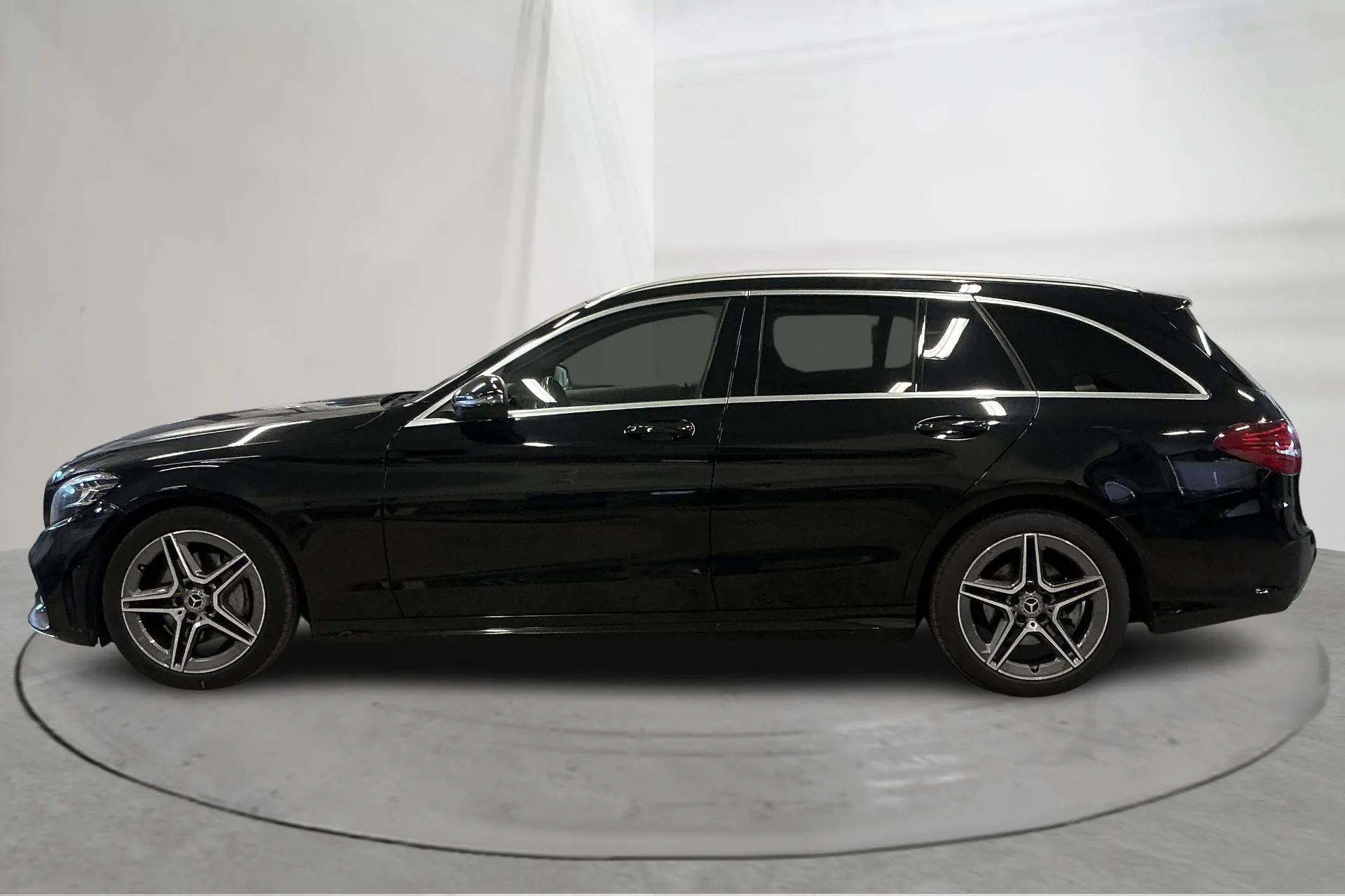 Presentationsfoto 2 av 15: Mercedes C 220 d Kombi S205 (194hk) - 19 931 mil - Automat - svart - 2019