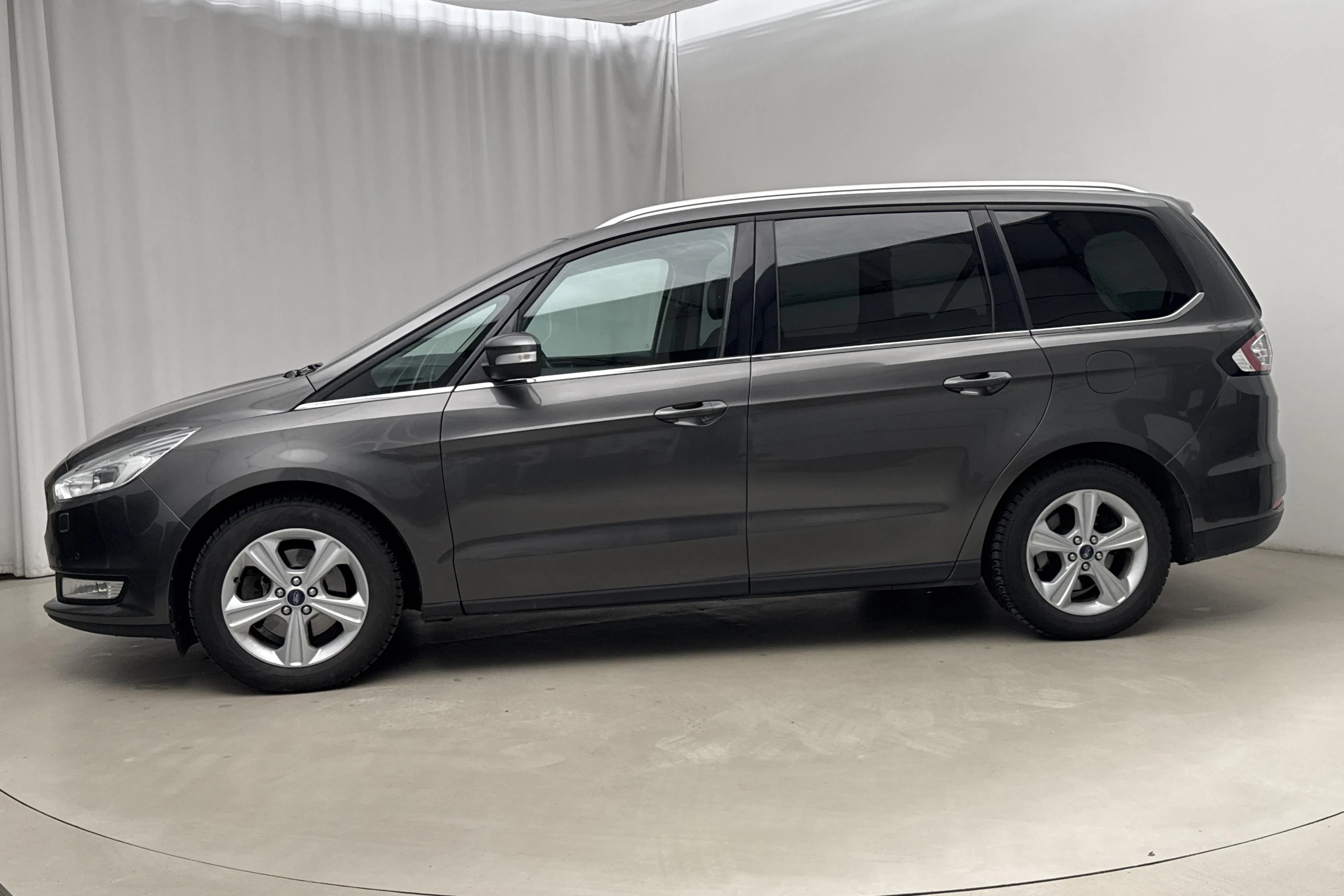 Presentationsfoto 2 av 21: Ford Galaxy 2.0 TDCI (150hk) - 16 499 mil - Automat - grå - 2017