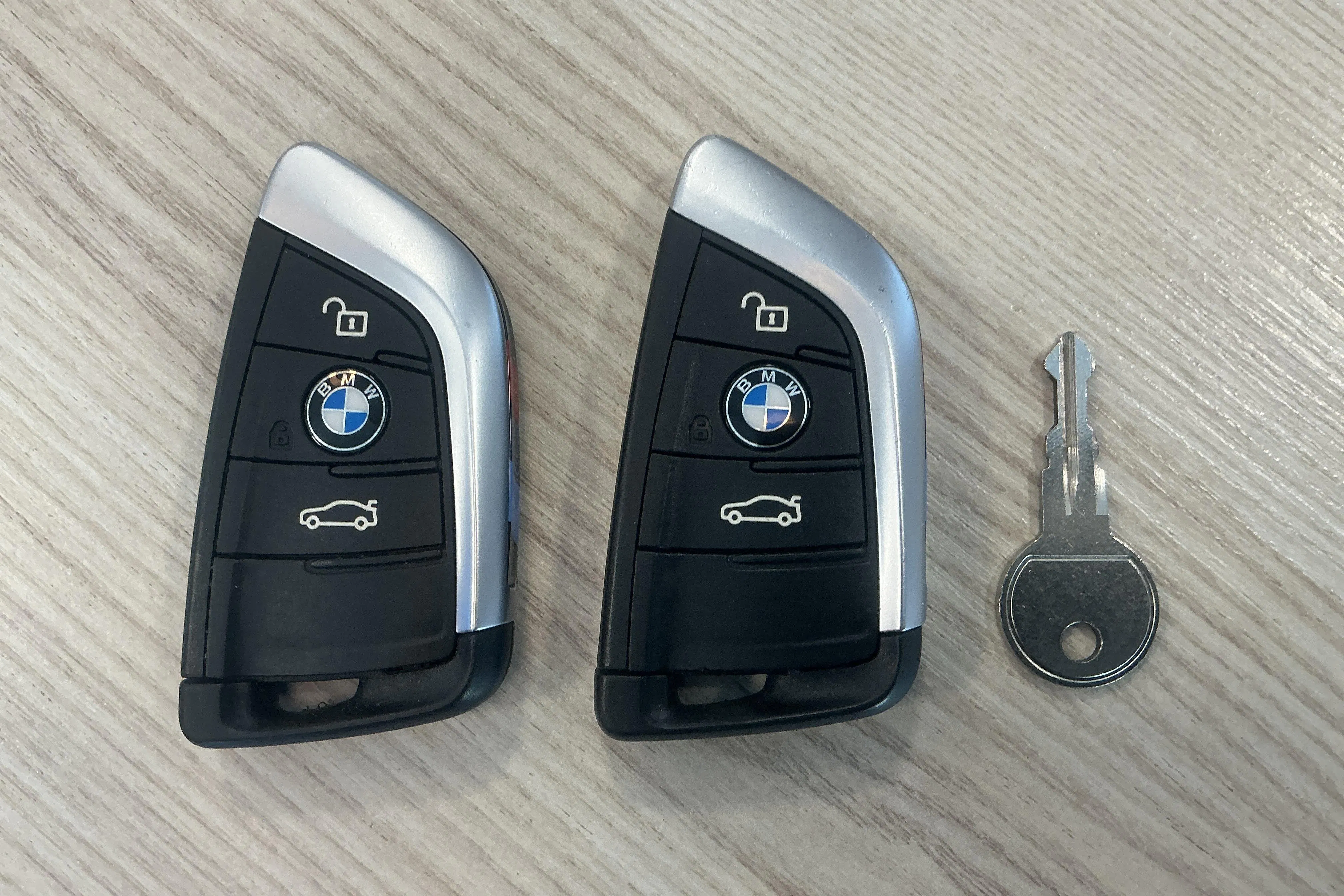 Presentationsfoto 18 av 18: BMW X1 xDrive25e 9,7kWh LCI, F48 (220hk) - 4 868 mil - Automat - Mörkgrå - 2022