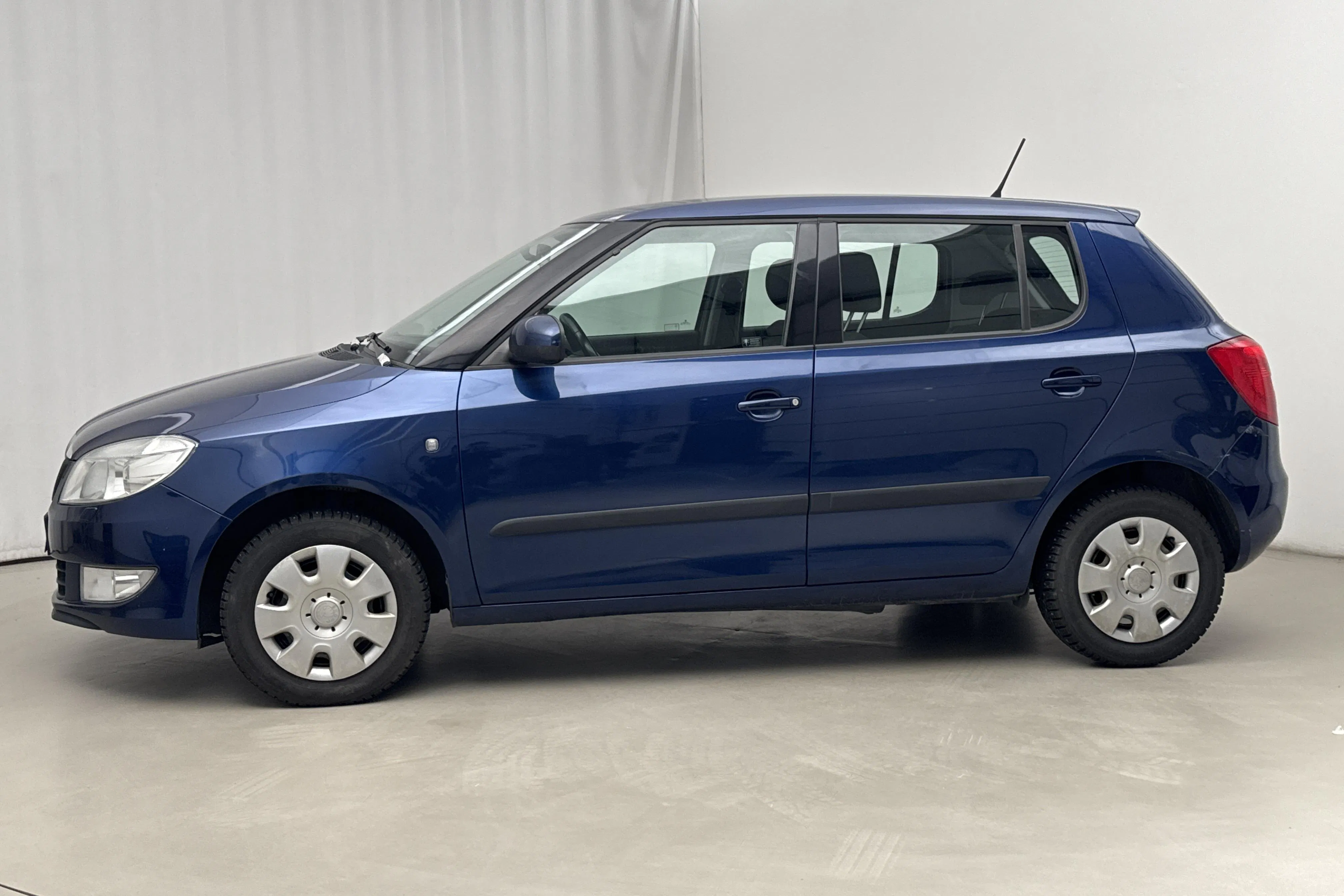 Presentationsfoto 2 av 15: Skoda Fabia 1.2 TSI (86hk) - 12 284 mil - Manuell - Mörkblå - 2013