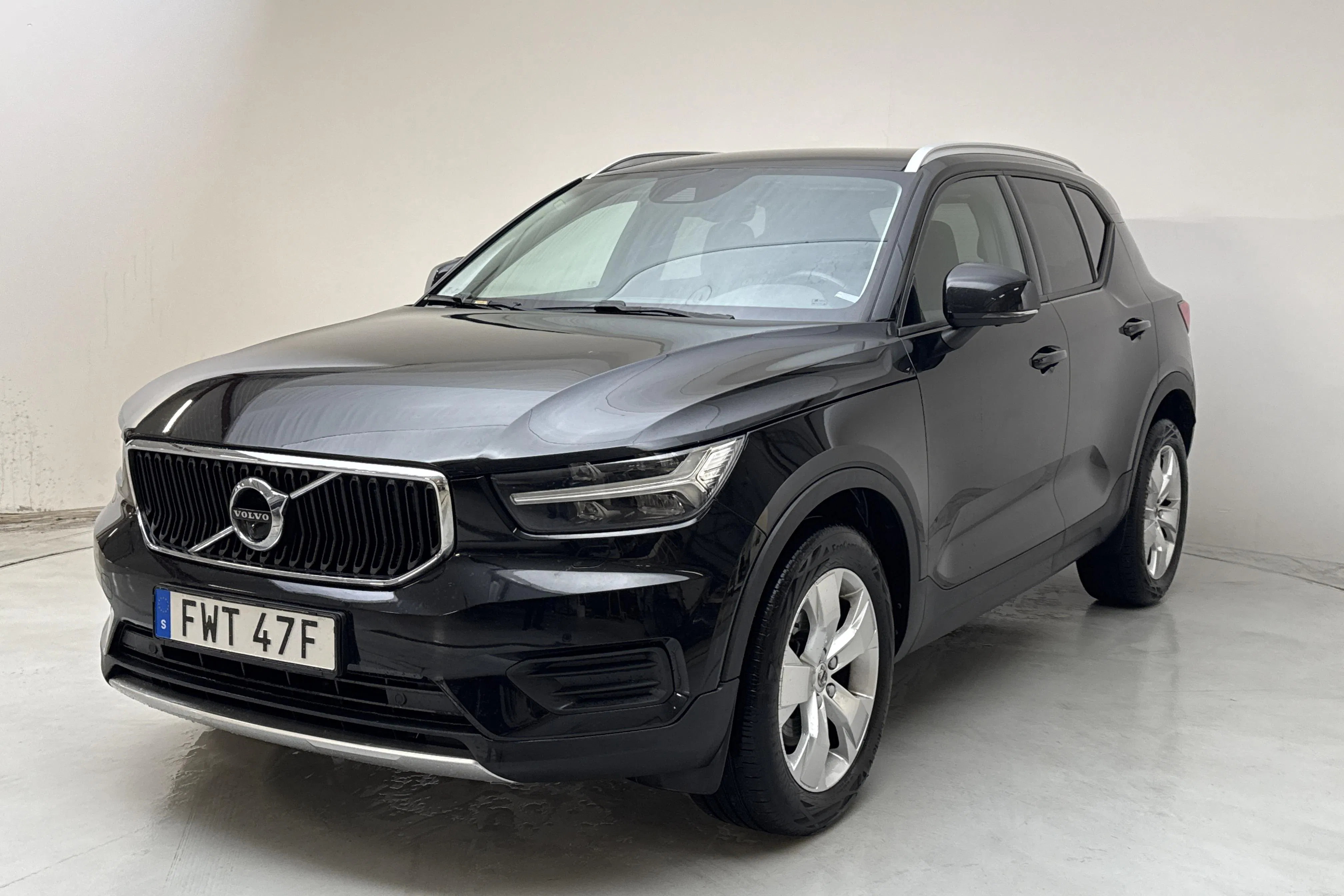 Presentationsfoto 1 av 14: Volvo XC40 B4 2WD (197hk) - 10 452 mil - Automat - svart - 2022