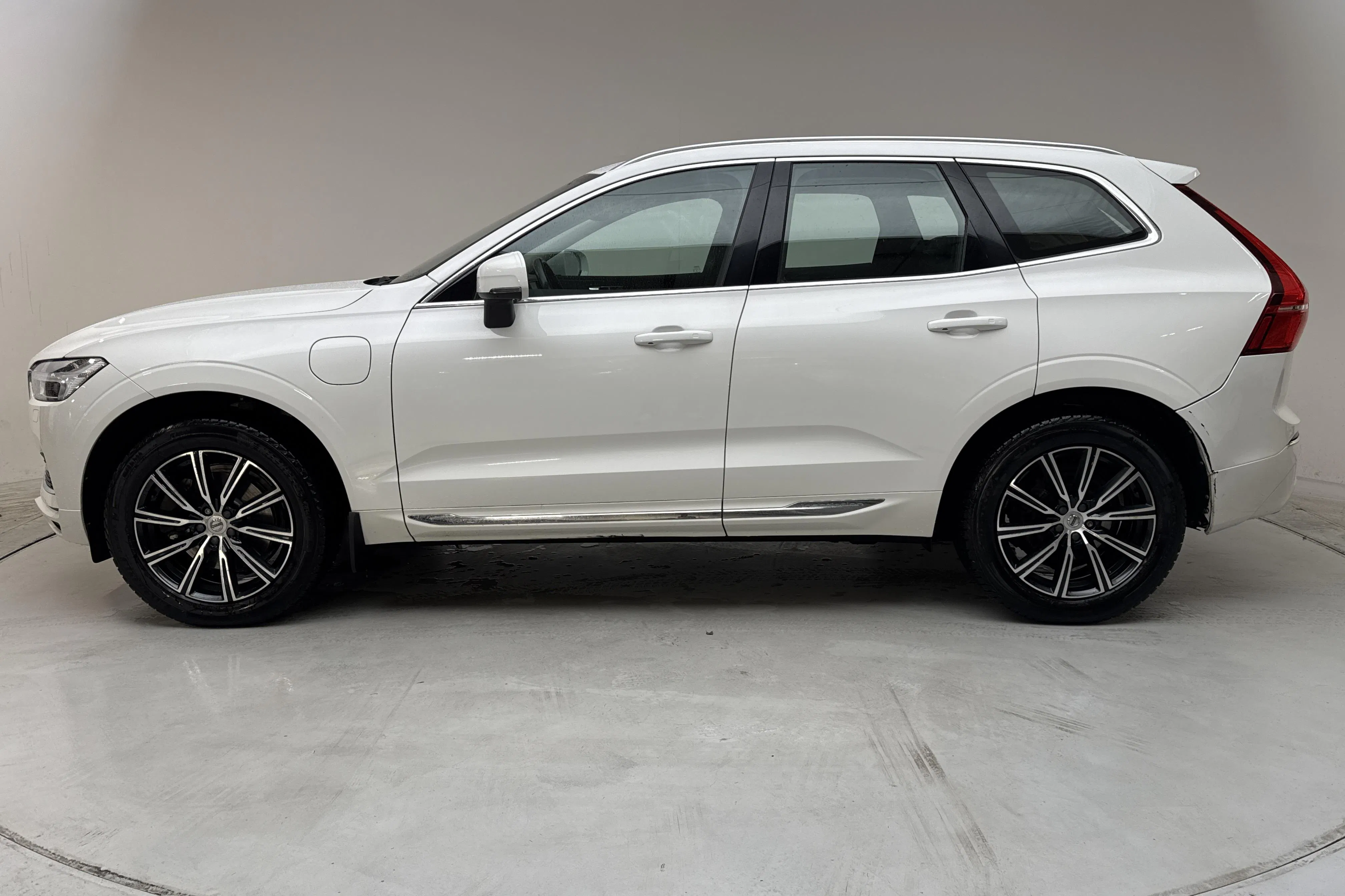 Presentation photo 2 of 18: Volvo XC60 T8 AWD Recharge (390hk) - 150 970 km - Automatic - white - 2020