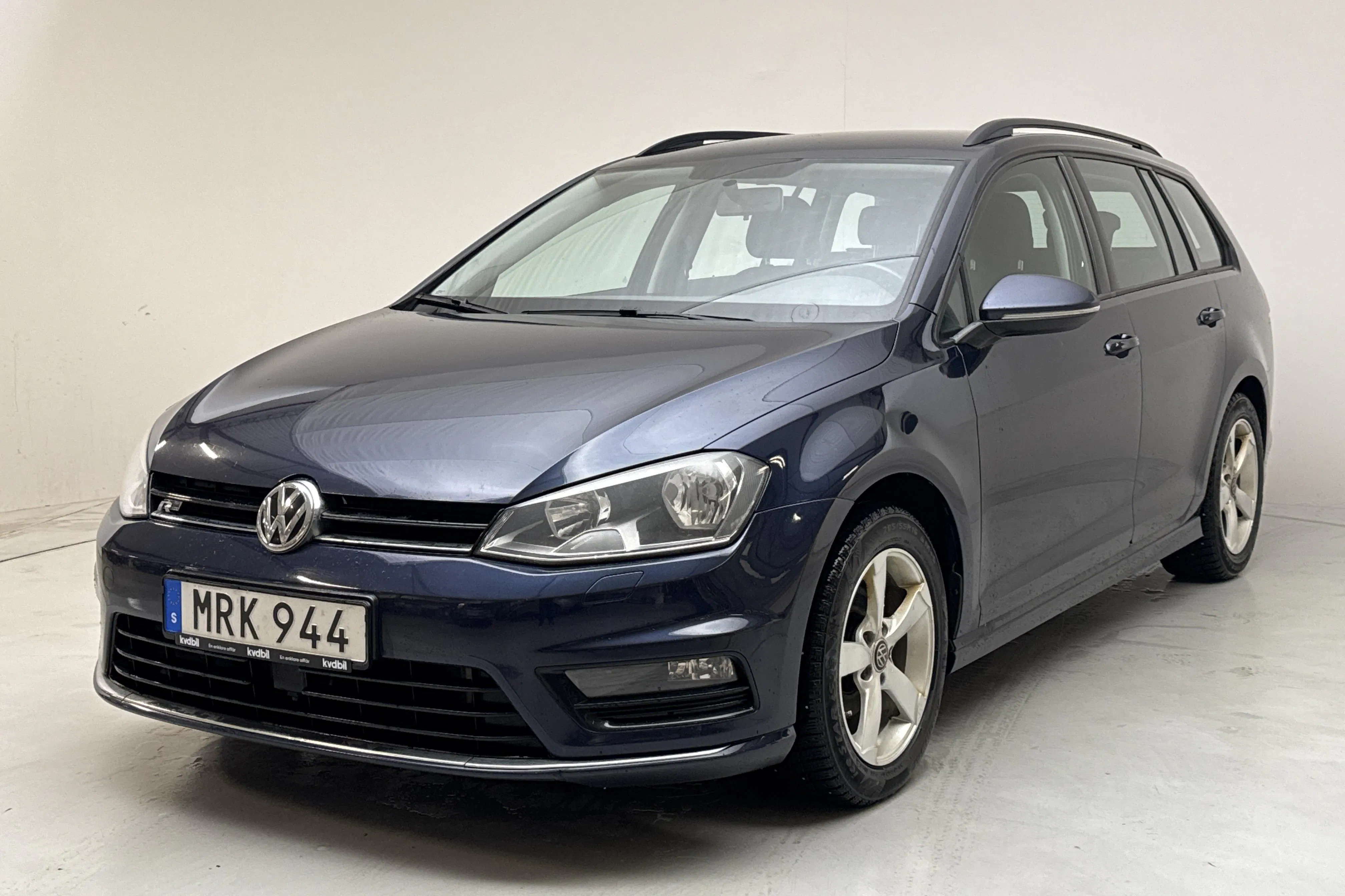 Presentationsfoto 1 av 14: VW Golf VII 1.2 TSI Sportscombi (105hk) - 14 748 mil - Manuell - Mörkblå - 2015