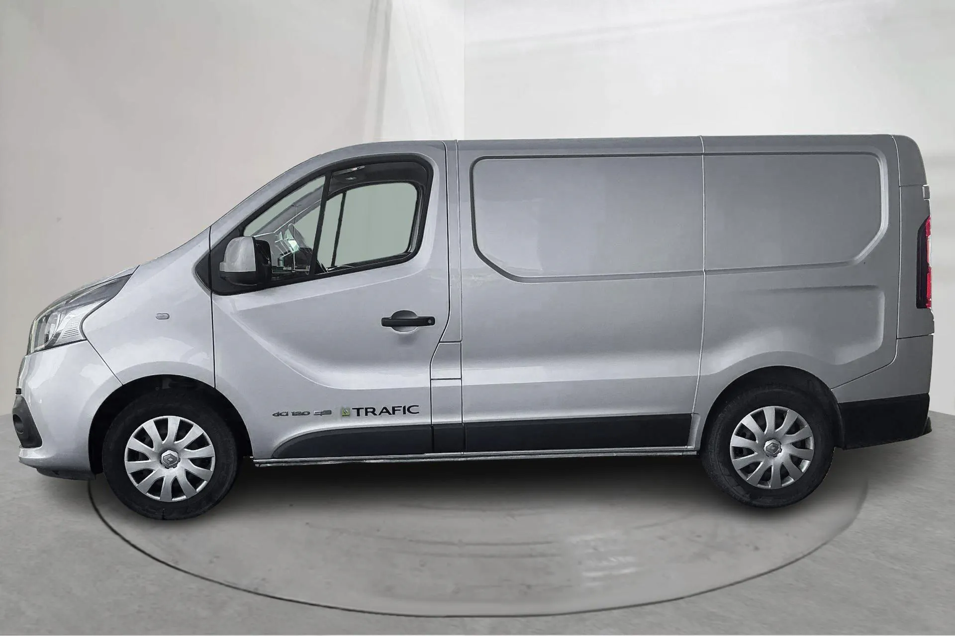 Presentationsfoto 2 av 15: Renault Trafic 1.6 dCi Skåp (120hk) - 21 470 mil - Manuell - silver - 2015