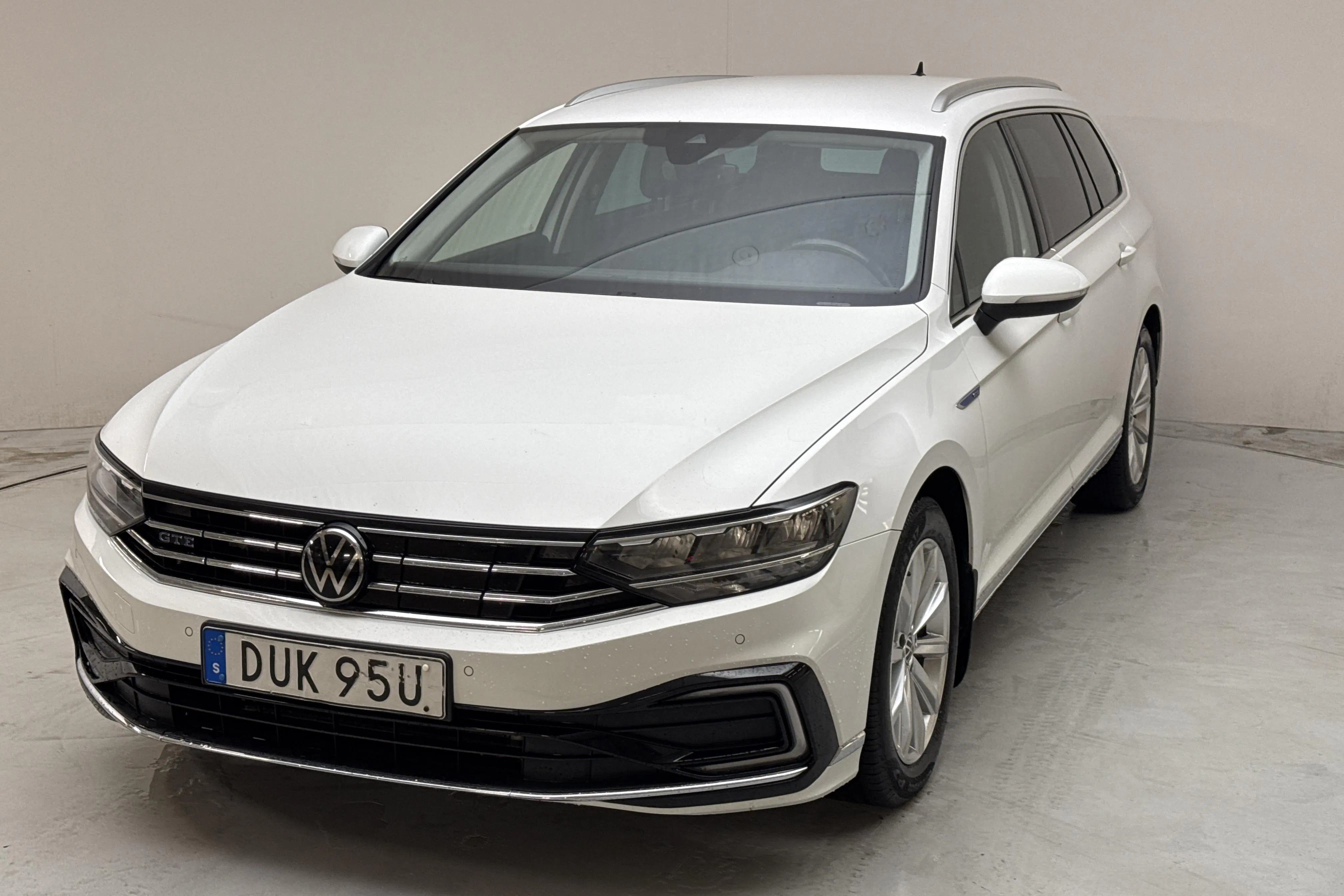 Presentation photo 1 of 17: VW Passat 1.4 GTE Sportscombi (218hk) - 177 700 km - Automatic - white - 2021