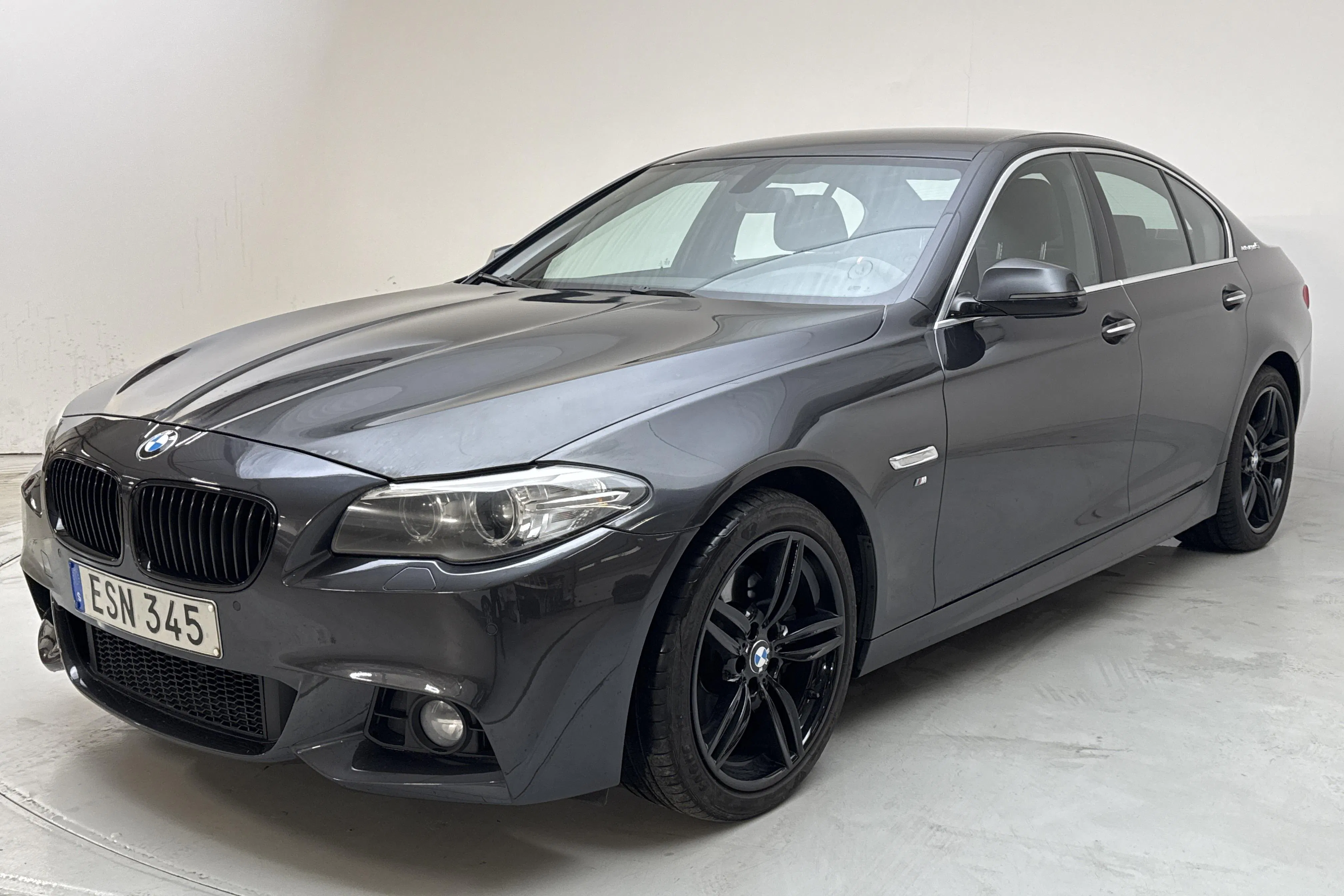 Presentationsfoto 1 av 17: BMW ActiveHybrid 5, F10 (306hk) - 17 483 mil - Automat - grå - 2015