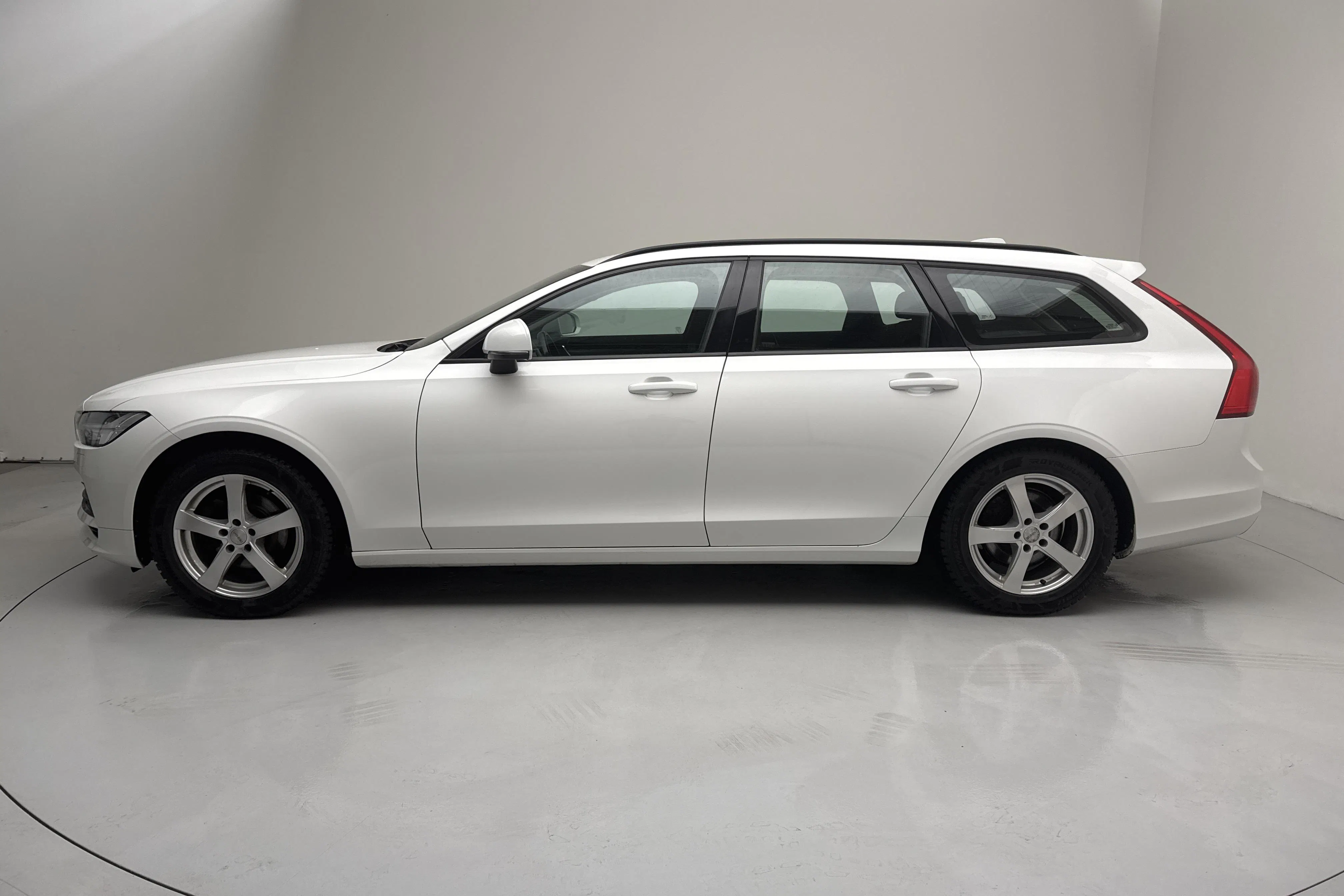 Presentation photo 2 of 14: Volvo V90 D3 (150hk) - 191 230 km - Automatic - white - 2018