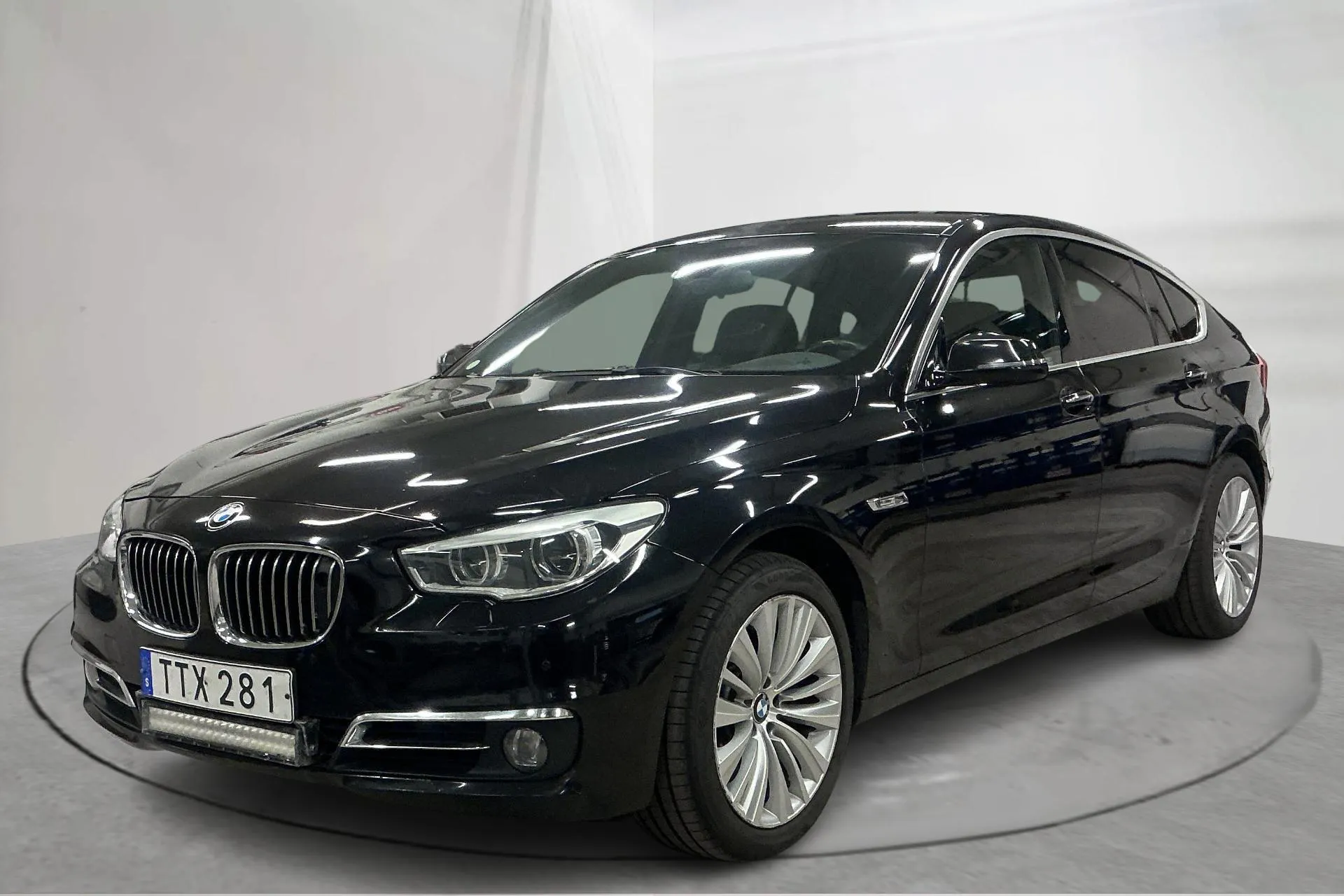 Presentationsfoto 1 av 14: BMW 535d GT xDrive, F07 (313hk) - 21 128 mil - Automat - svart - 2015