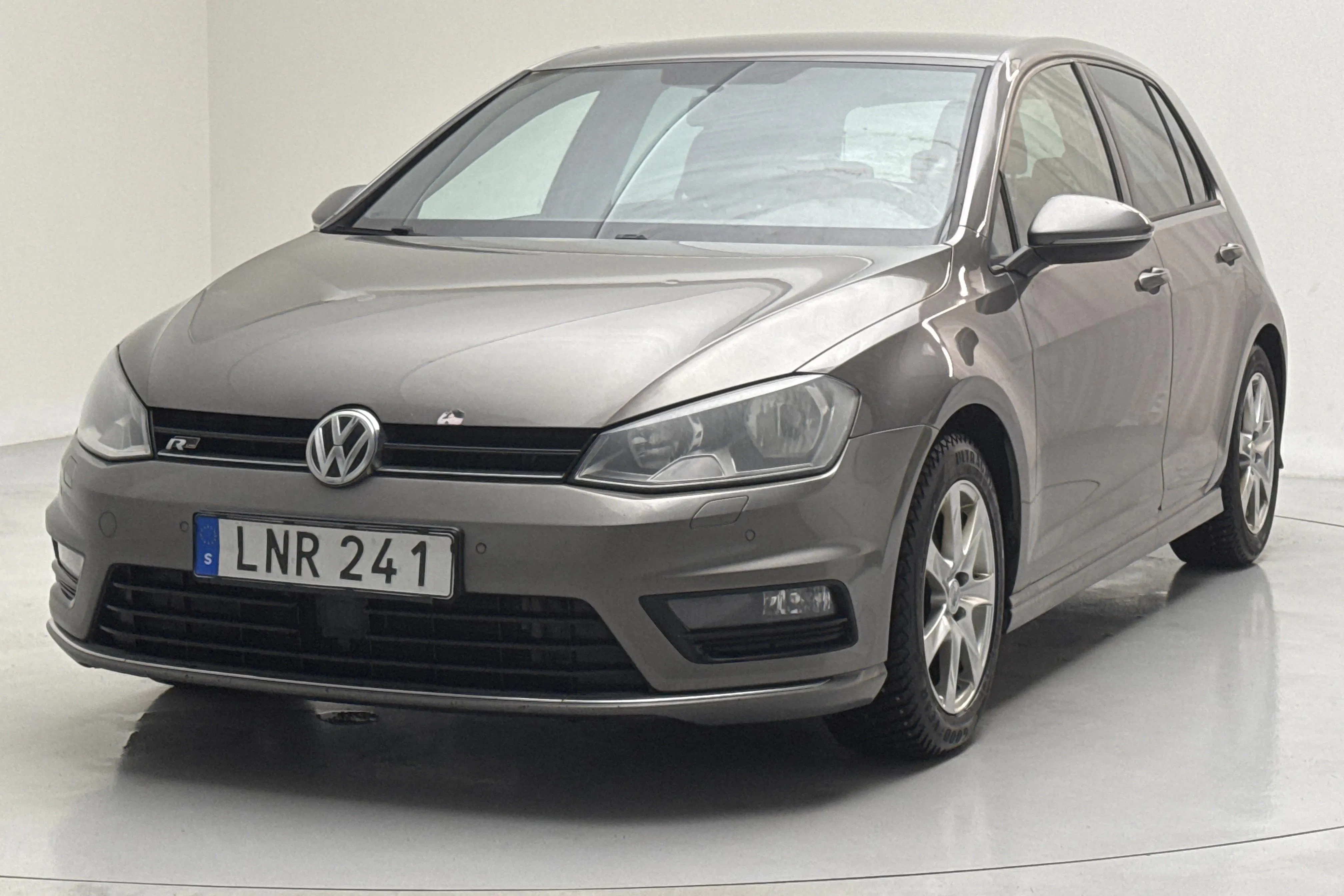 Presentation photo 1 of 12: VW Golf VII 1.4 TSI 5dr (140hk) - 151 930 km - Manual - gray - 2015