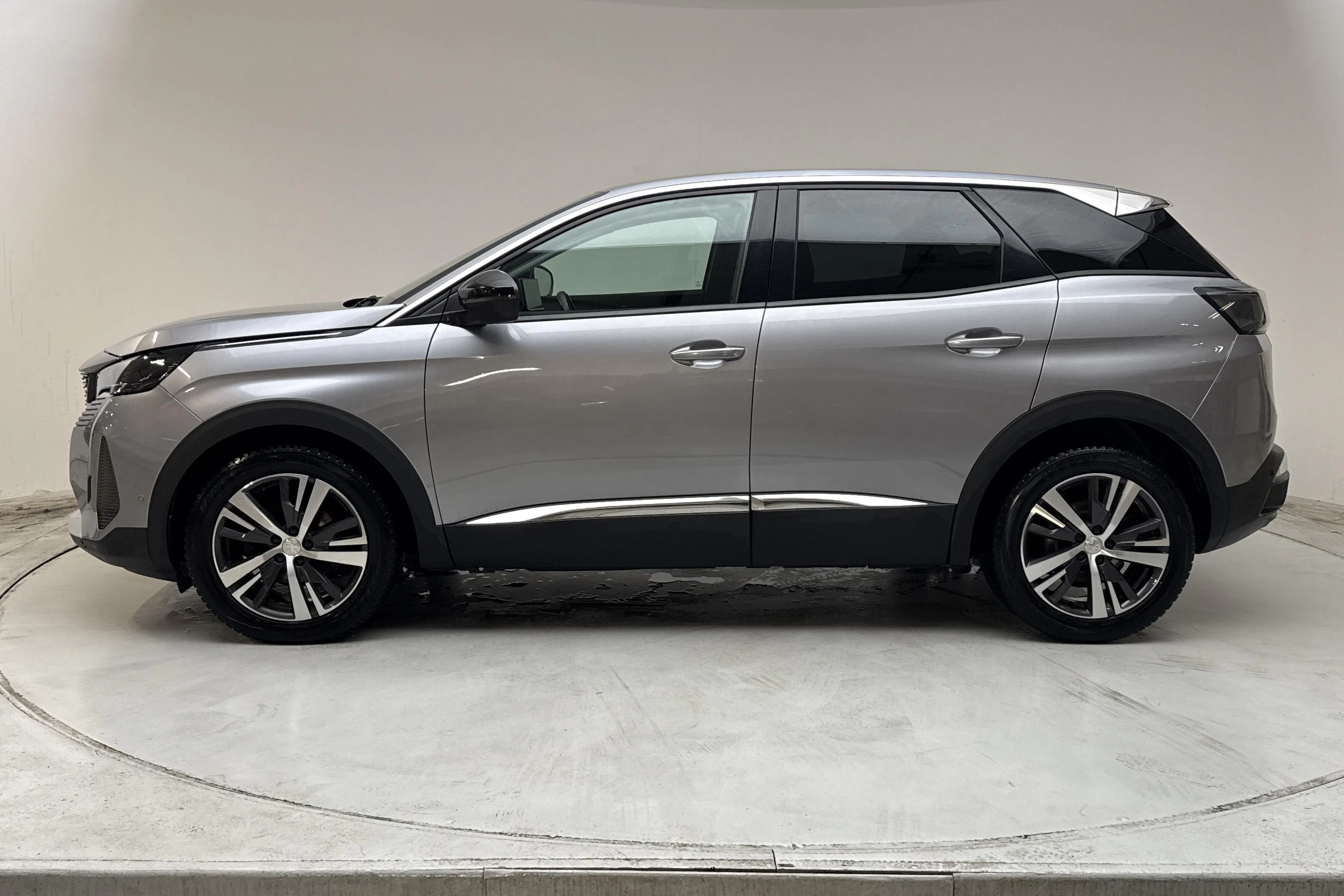 Presentationsfoto 2 av 13: Peugeot 3008 1.5 BlueHDi (130hk) - 7 580 mil - Automat - grå - 2023