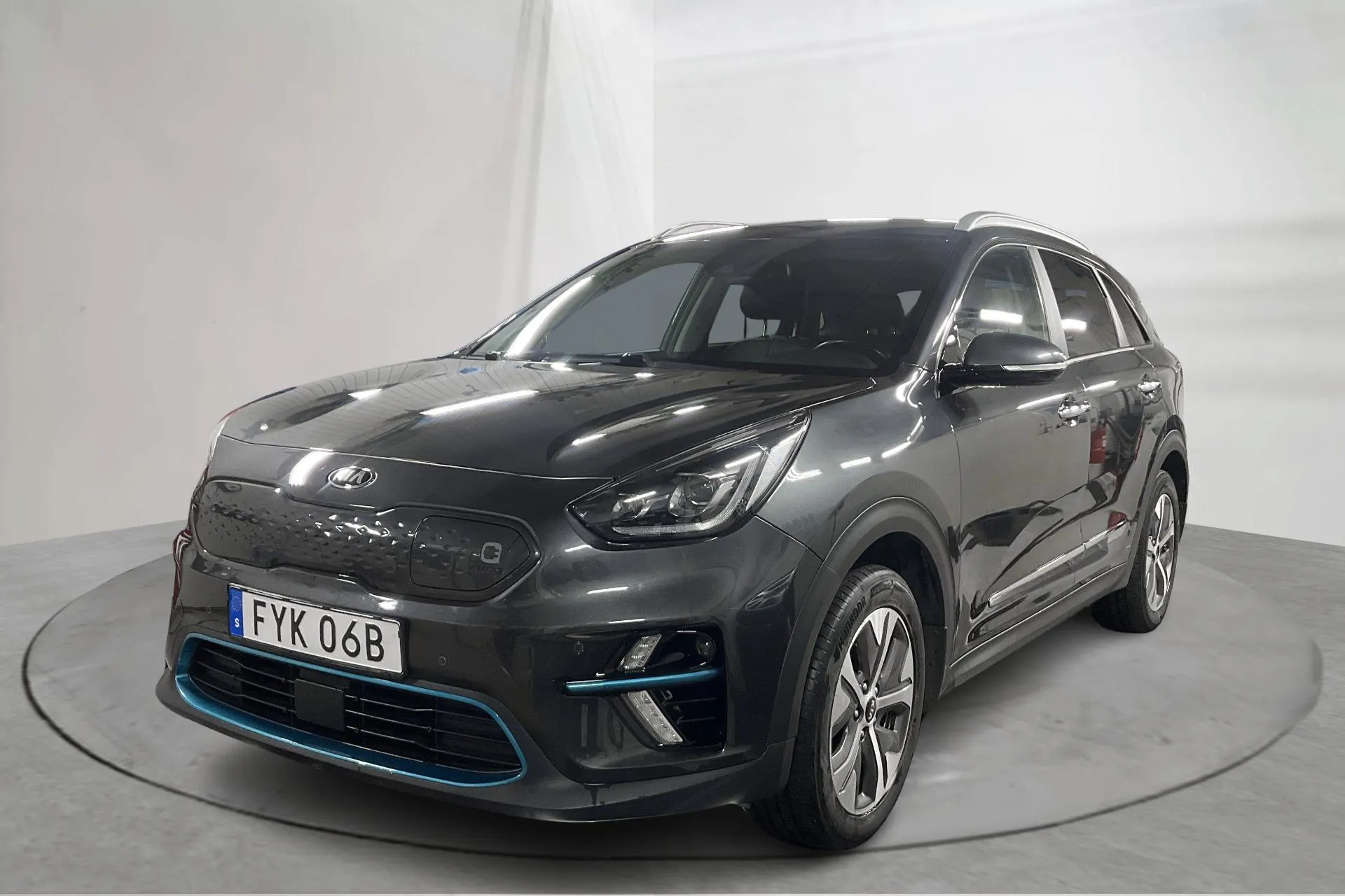 Presentationsfoto 1 av 16: KIA e-Niro 64kWh (204hk) - 14 294 mil - Automat - grå - 2021