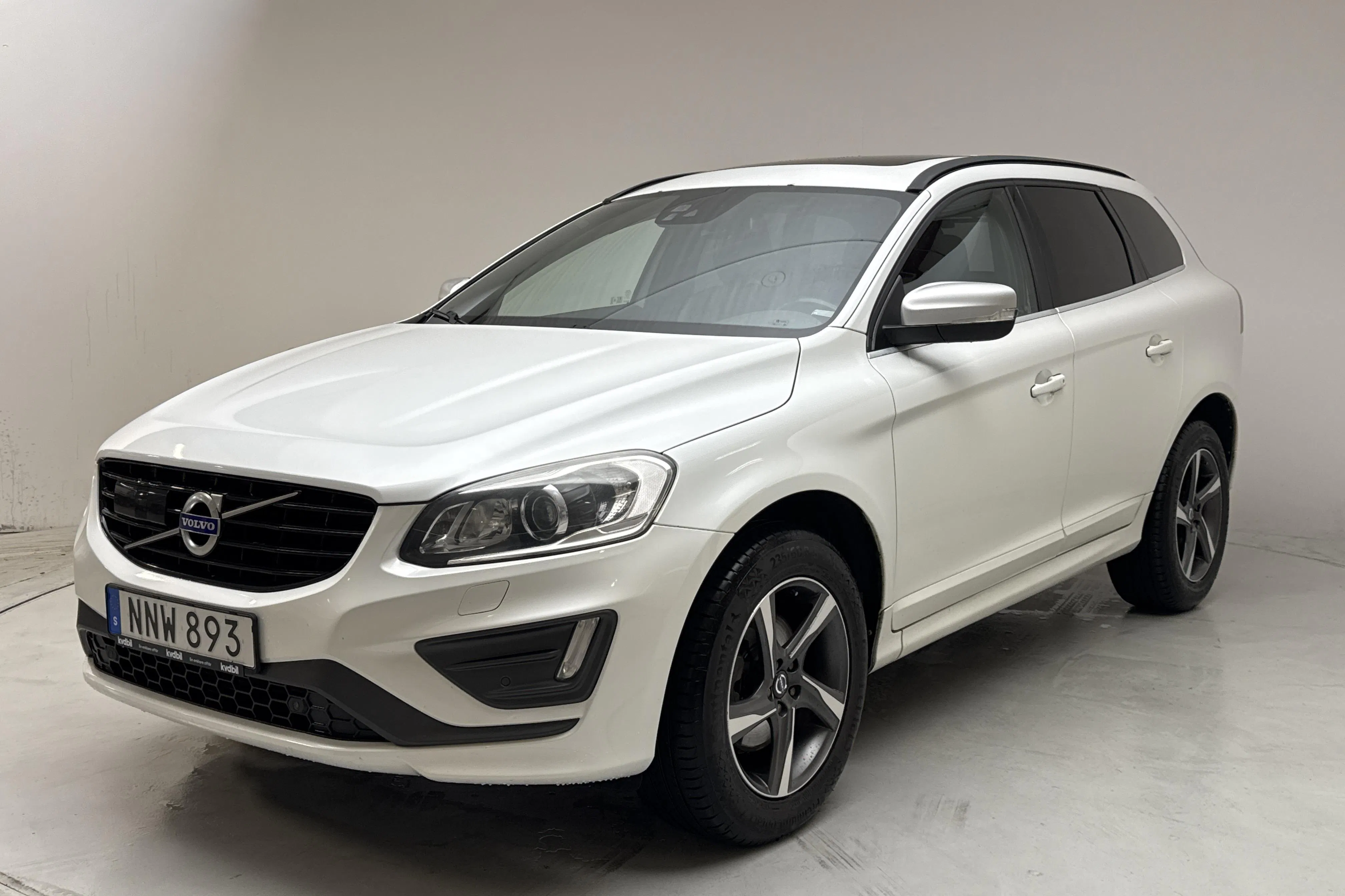 Presentationsfoto 1 av 20: Volvo XC60 D4 2WD (190hk) - 21 731 mil - Automat - vit - 2016