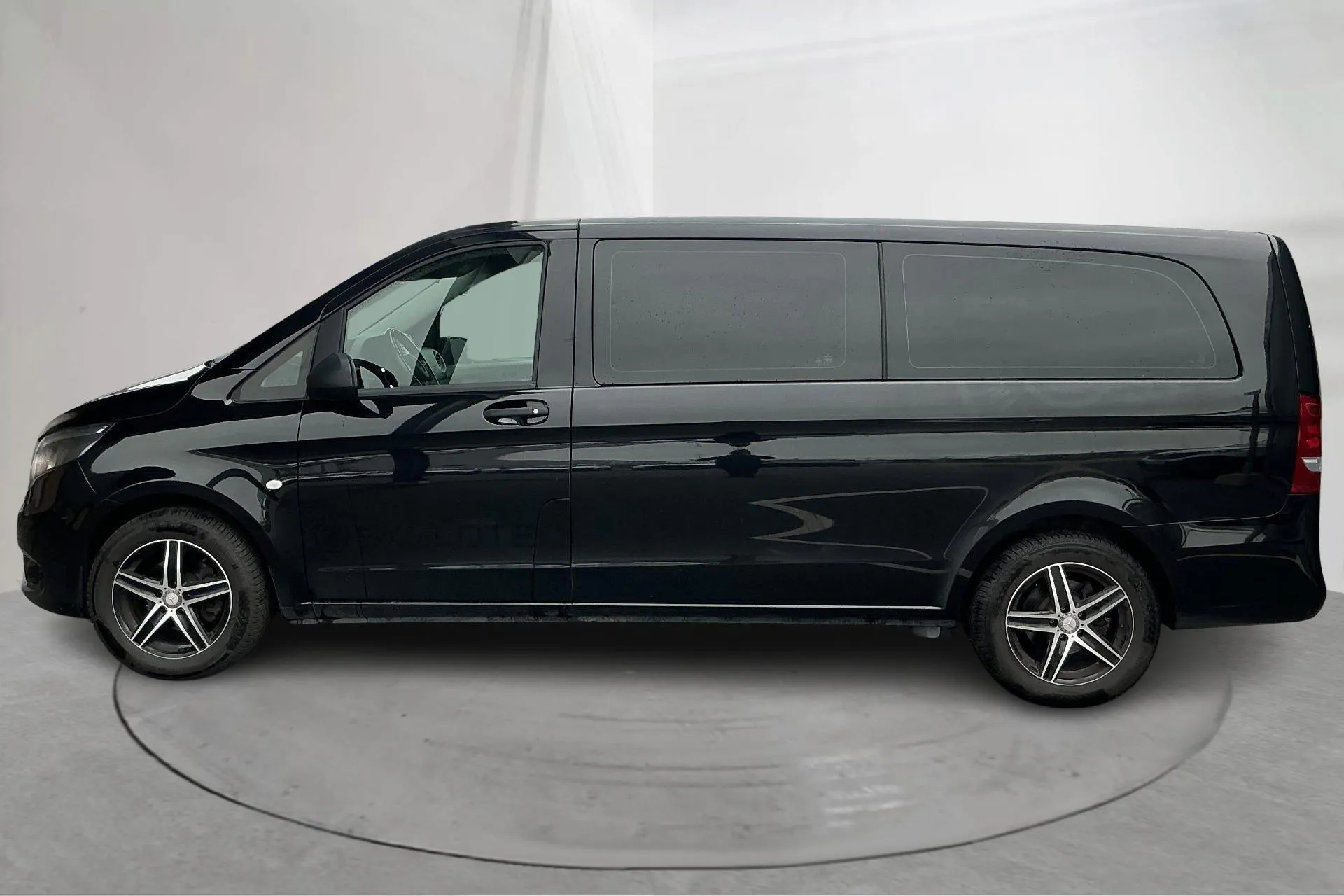 Presentation photo 2 of 16: Mercedes Vito Tourer 116 CDI (163hk) - 212 580 km - Automatic - black - 2019