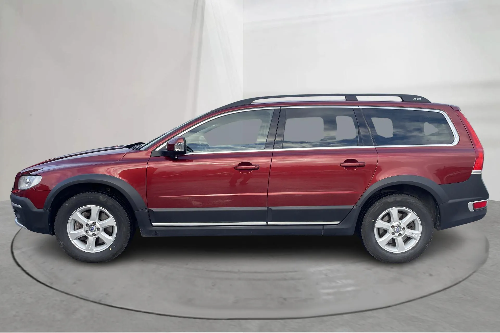 Presentationsfoto 2 av 20: Volvo XC70 II D4 AWD (181hk) - 17 242 mil - Automat - röd - 2015