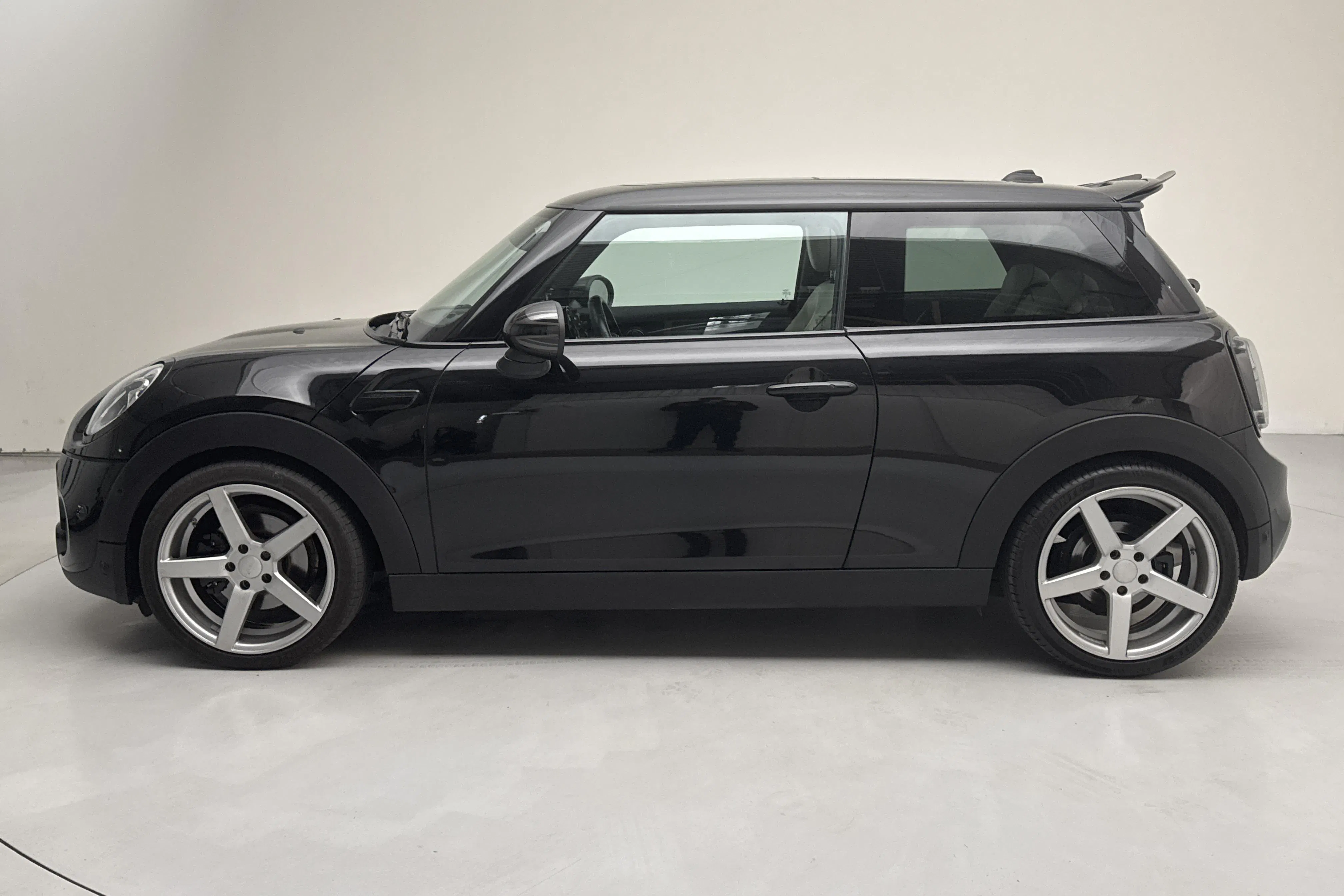Presentationsfoto 2 av 14: MINI Cooper S 3dr (192hk) - 7 827 mil - Automat - svart - 2015