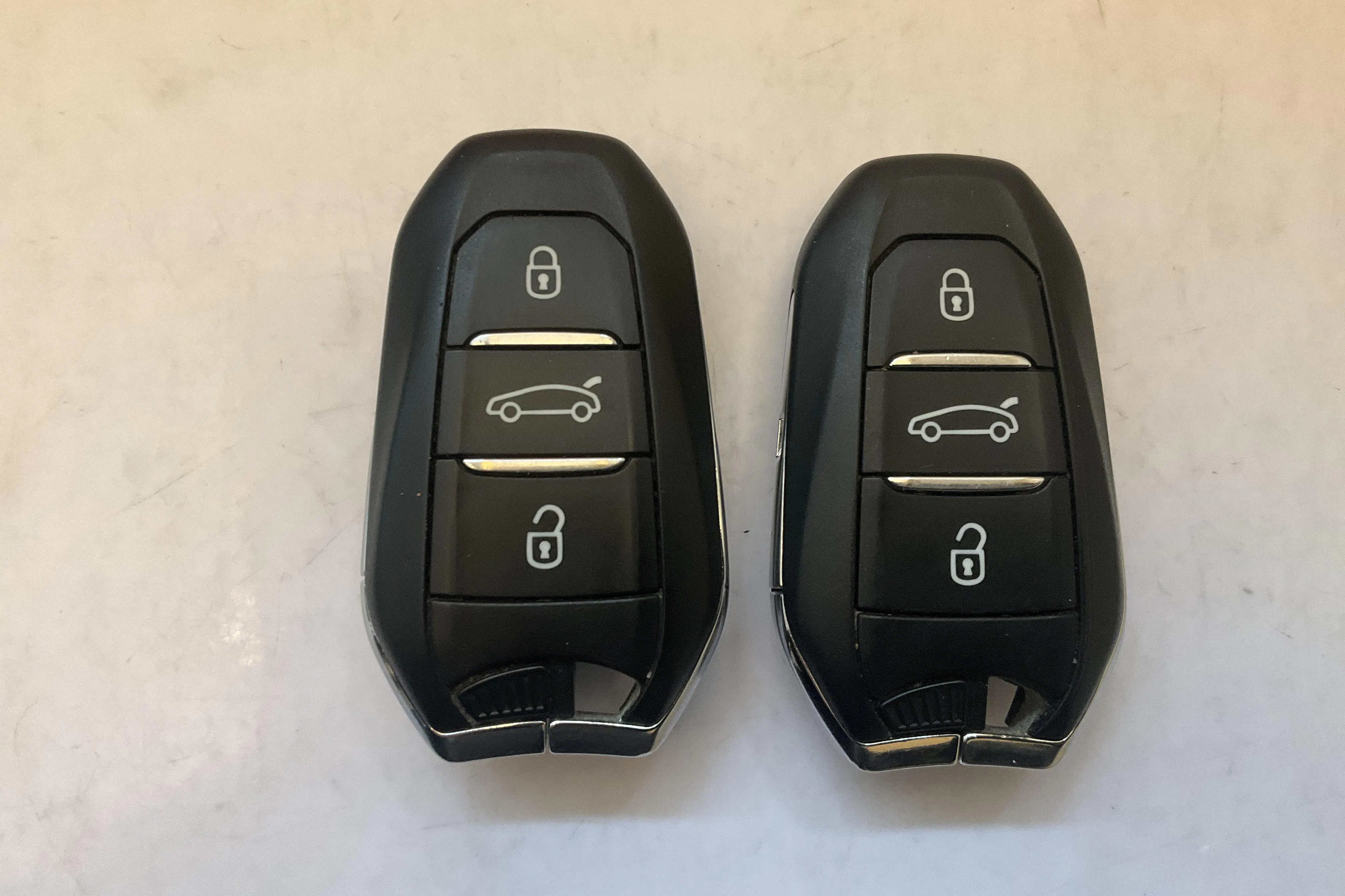Presentationsfoto 16 av 16: Peugeot 3008 1.6 Plug-in Hybrid 4 (300hk) - 10 698 mil - Automat - blå - 2021