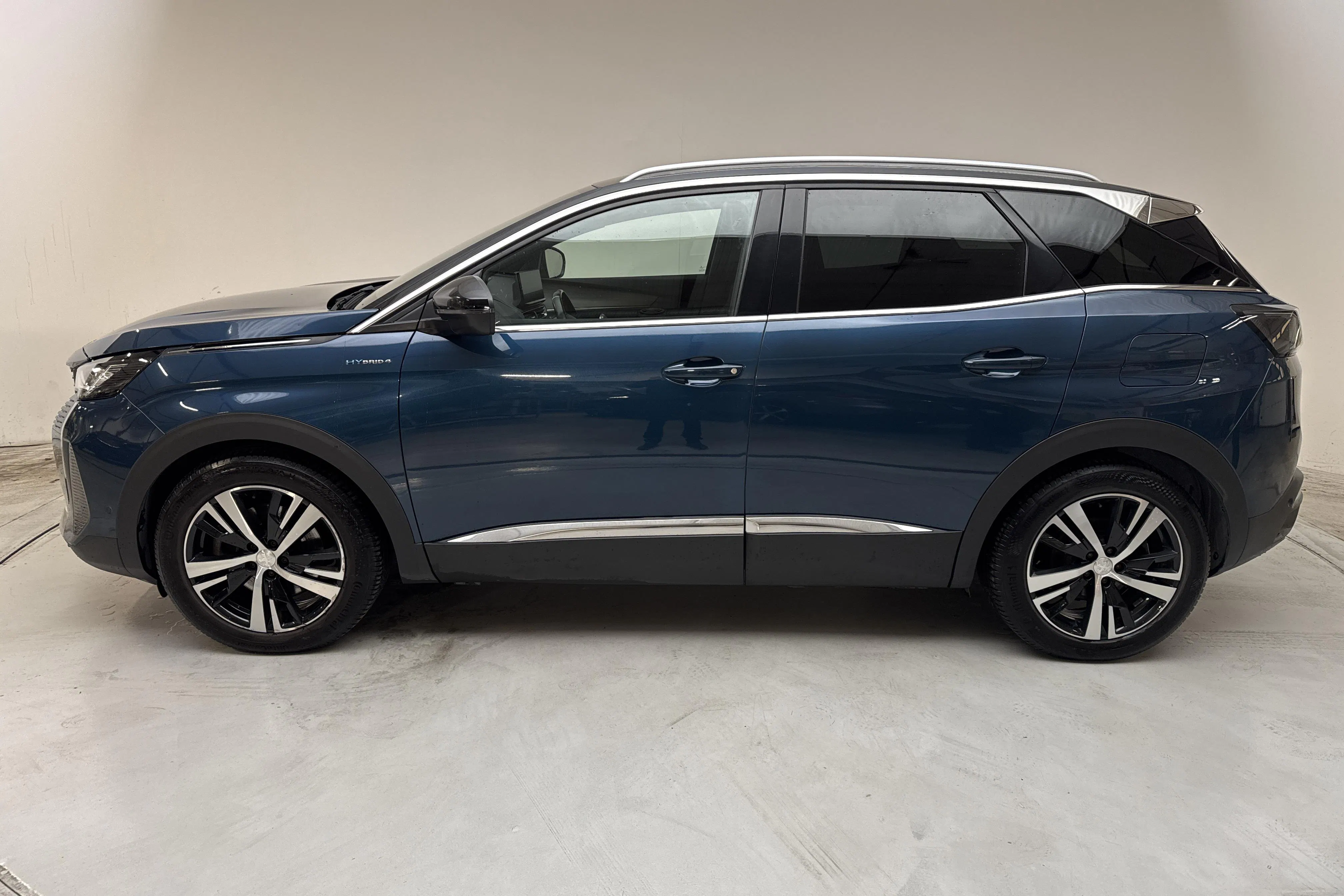 Presentationsfoto 2 av 16: Peugeot 3008 1.6 Plug-in Hybrid 4 (300hk) - 10 698 mil - Automat - blå - 2021
