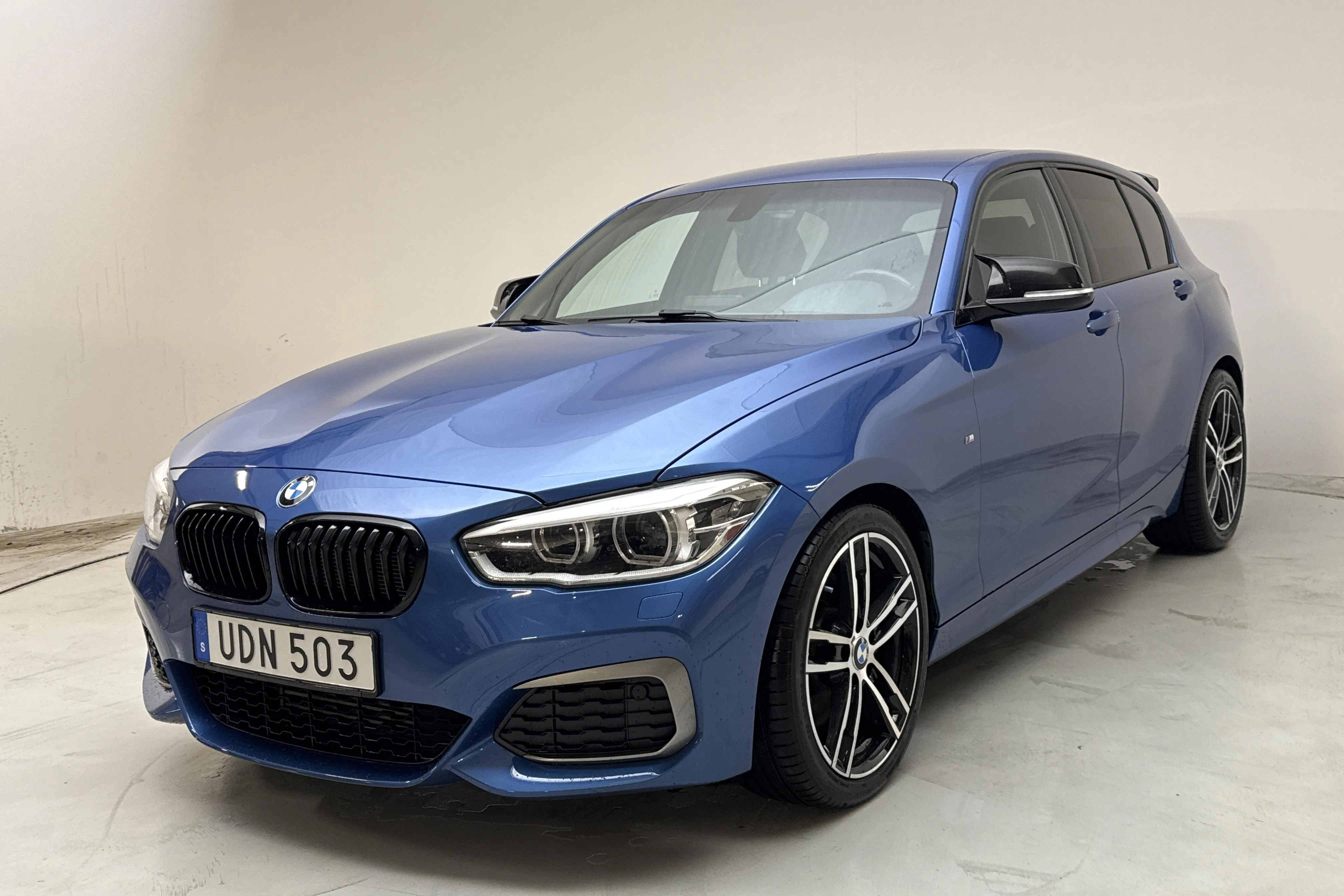 Presentation photo 1 of 14: BMW M135i 5dr, F20 (320hk) - 191 550 km - Automatic - blue - 2016
