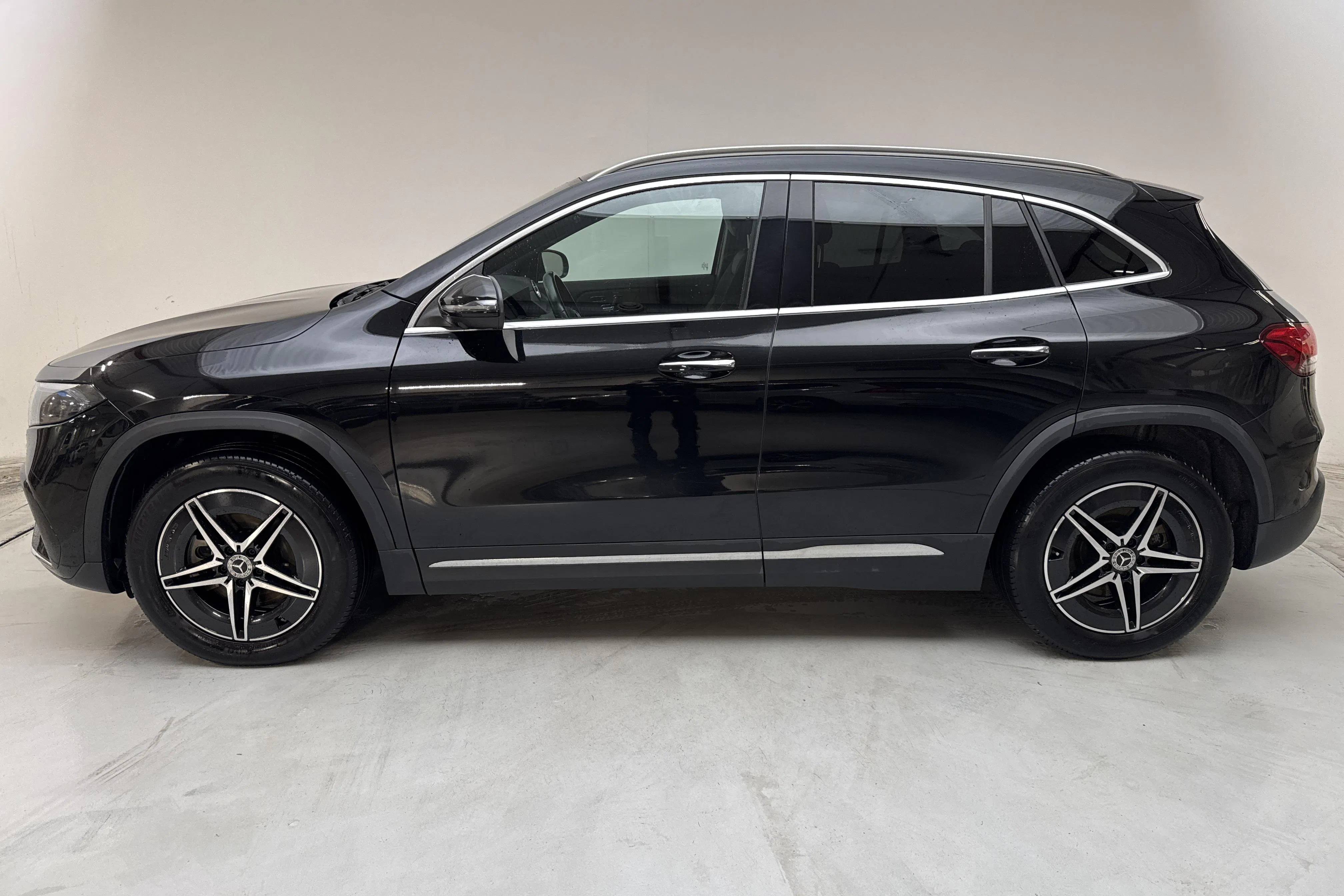 Presentationsfoto 2 av 19: Mercedes EQA 250 H243 (190hk) - 9 926 mil - Automat - svart - 2023