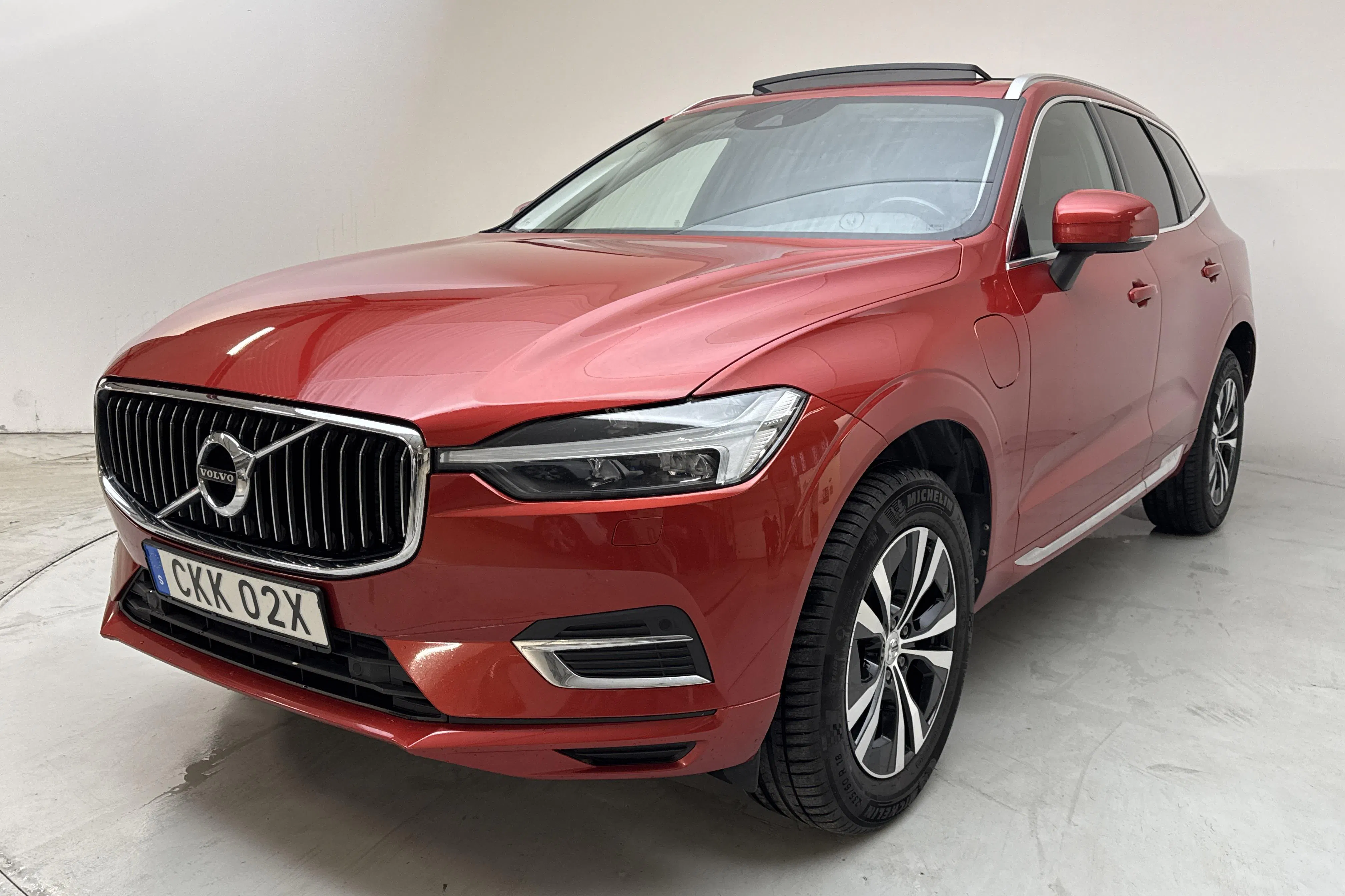 Presentation photo 1 of 22: Volvo XC60 T6 AWD Recharge (340hk) - 143 160 km - Automatic - red - 2021