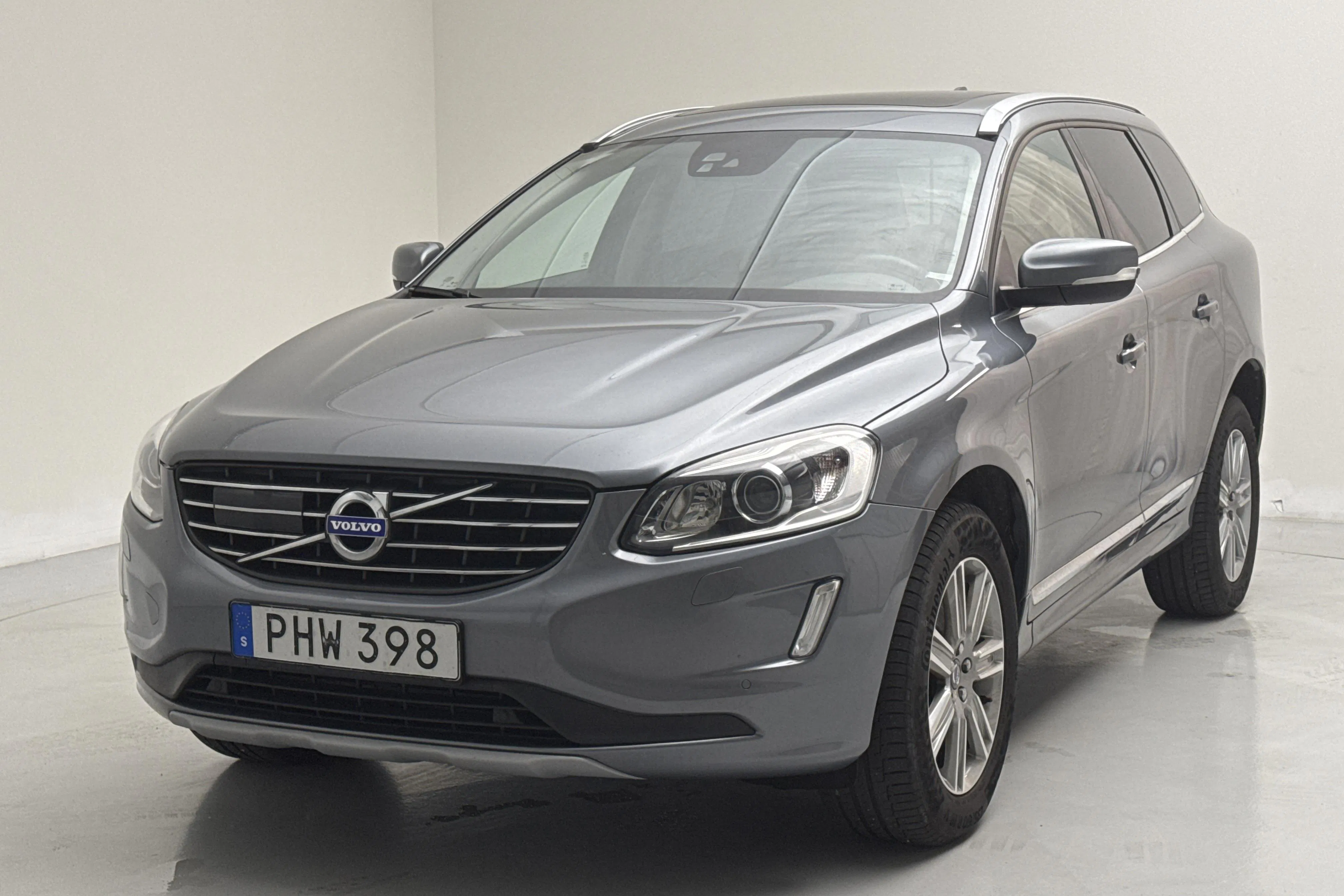 Presentationsfoto 1 av 16: Volvo XC60 D4 AWD (190hk) - 13 319 mil - Automat - grå - 2017