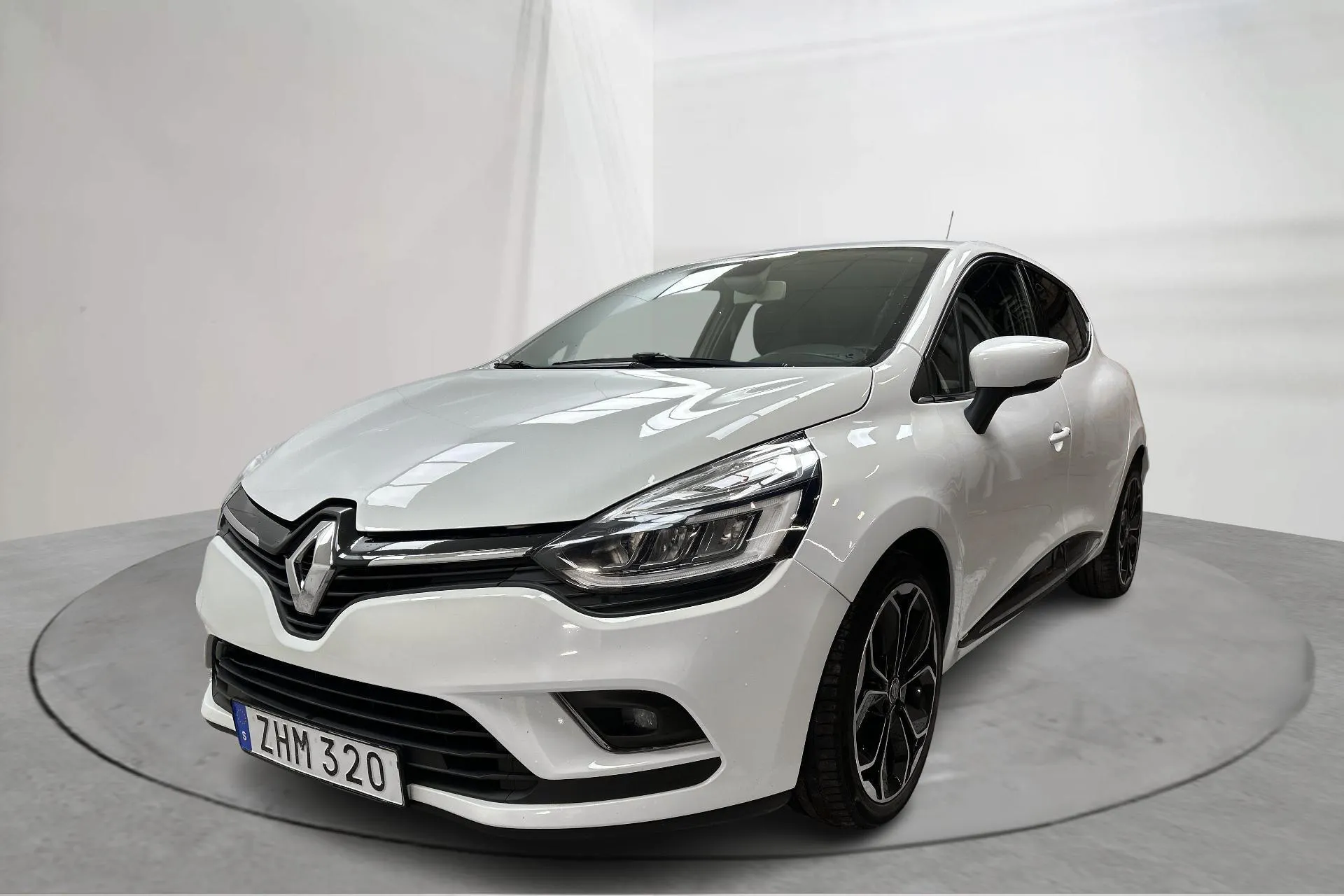 Presentationsfoto 1 av 12: Renault Clio IV 0.9 TCe 90 5dr (90hk) - 11 790 mil - Manuell - vit - 2019